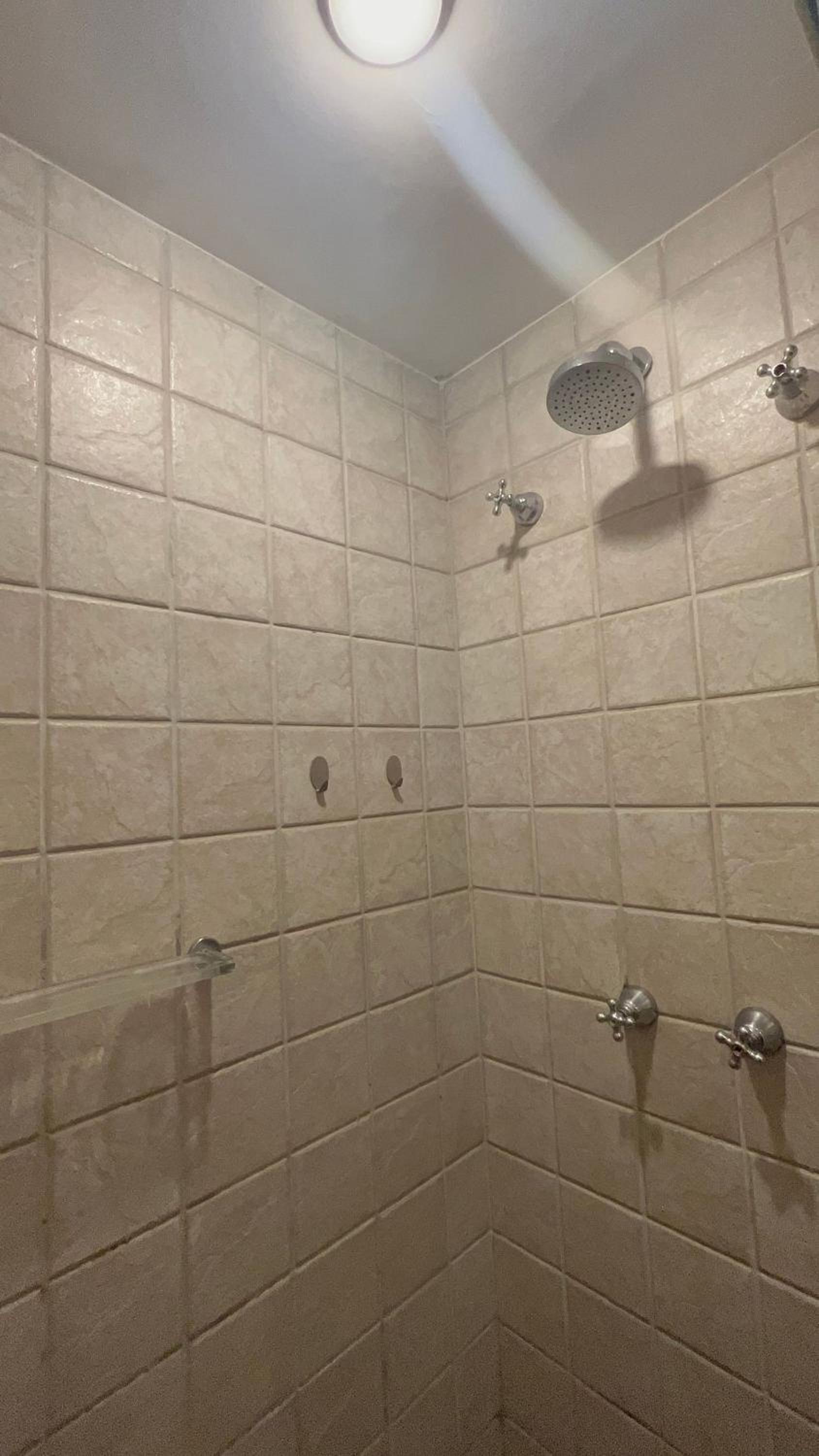 Flat Moderno c/ Janela Antirruído, Garagem, Piscina e Sauna