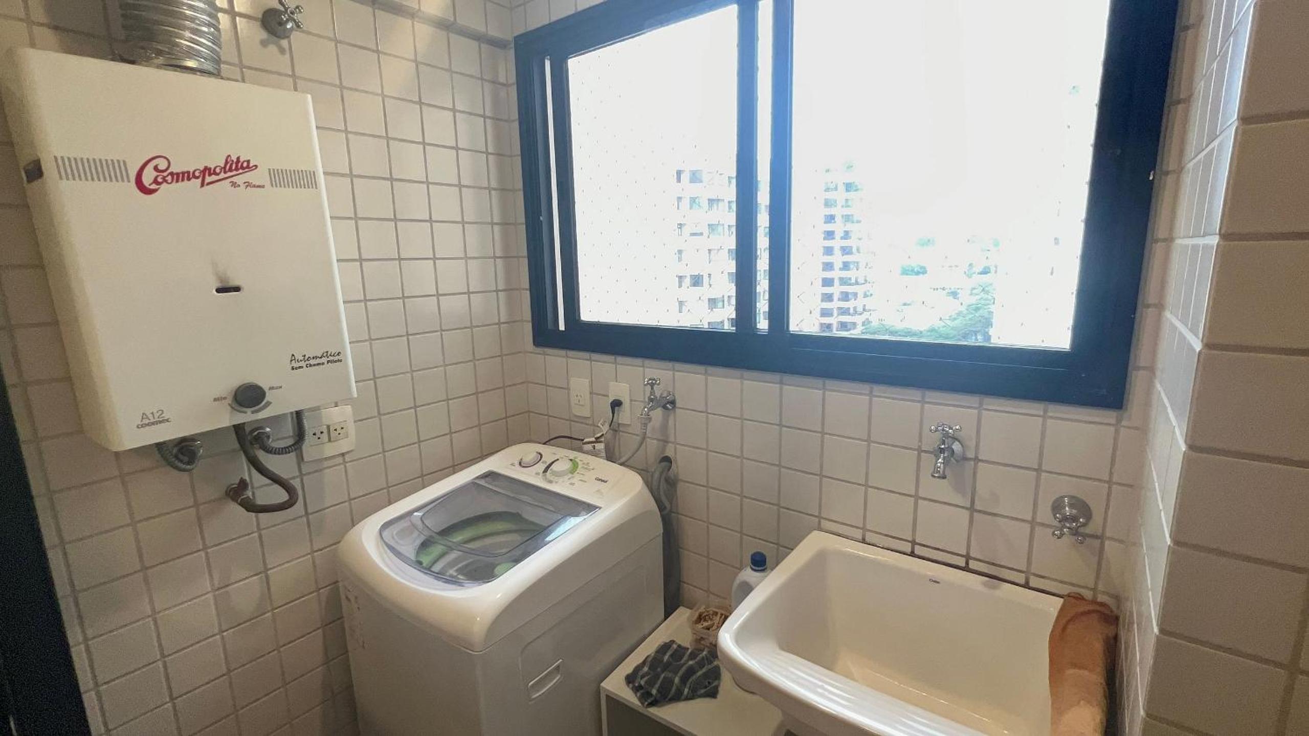 Flat Moderno c/ Janela Antirruído, Garagem, Piscina e Sauna