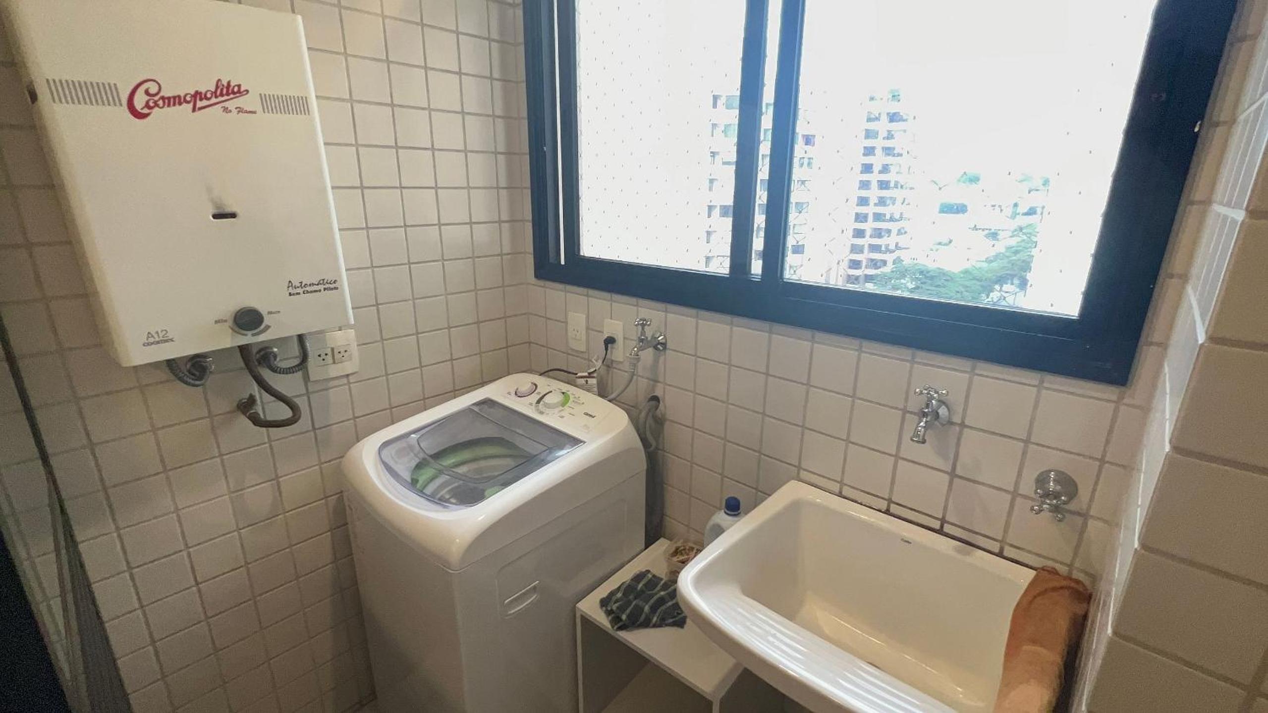 Flat Moderno c/ Janela Antirruído, Garagem, Piscina e Sauna