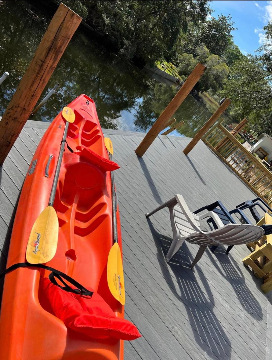 Waterfront Newly Renovated and Decorated 3brs home view 4