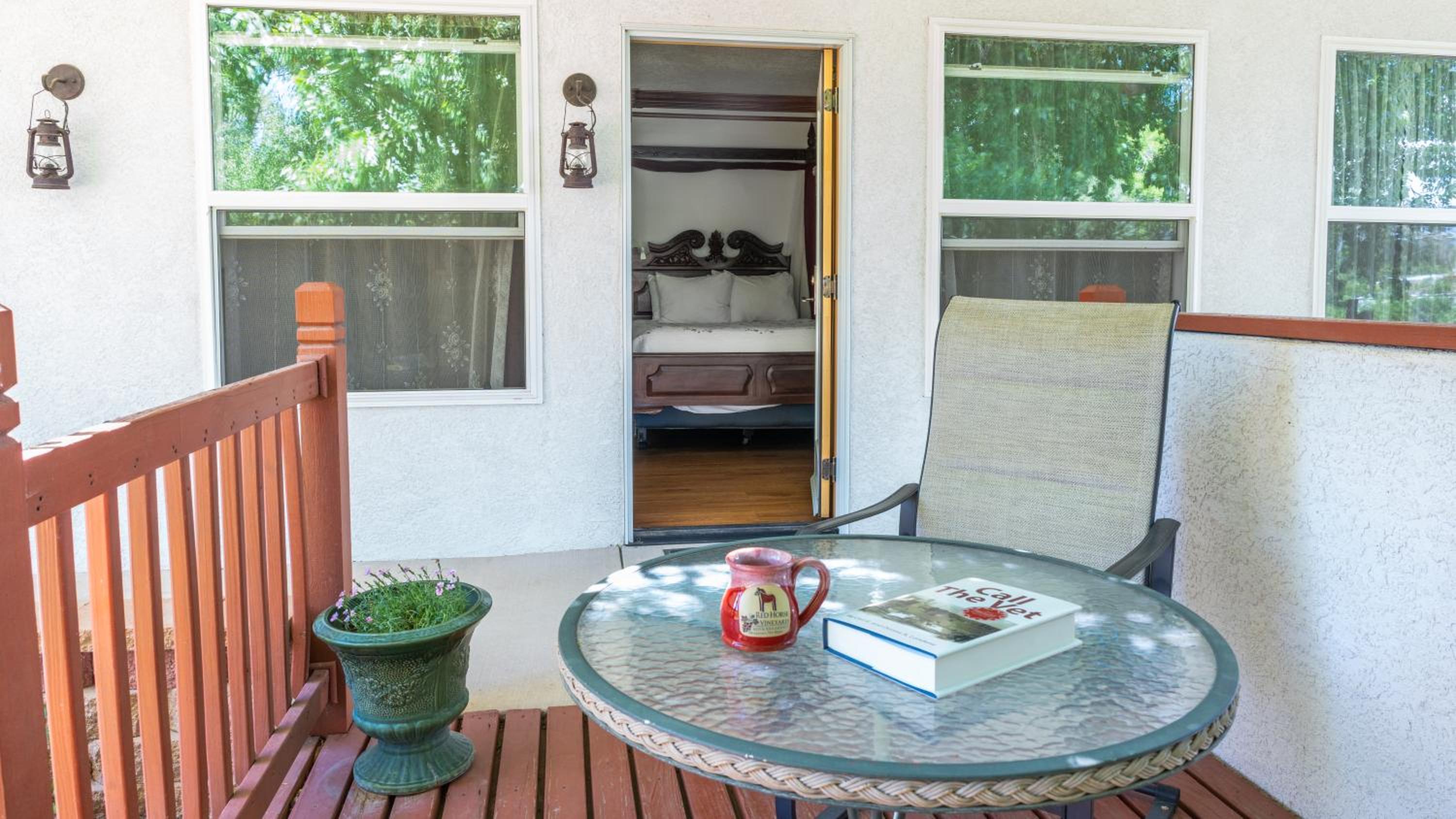 Red Horse Bed and Breakfast