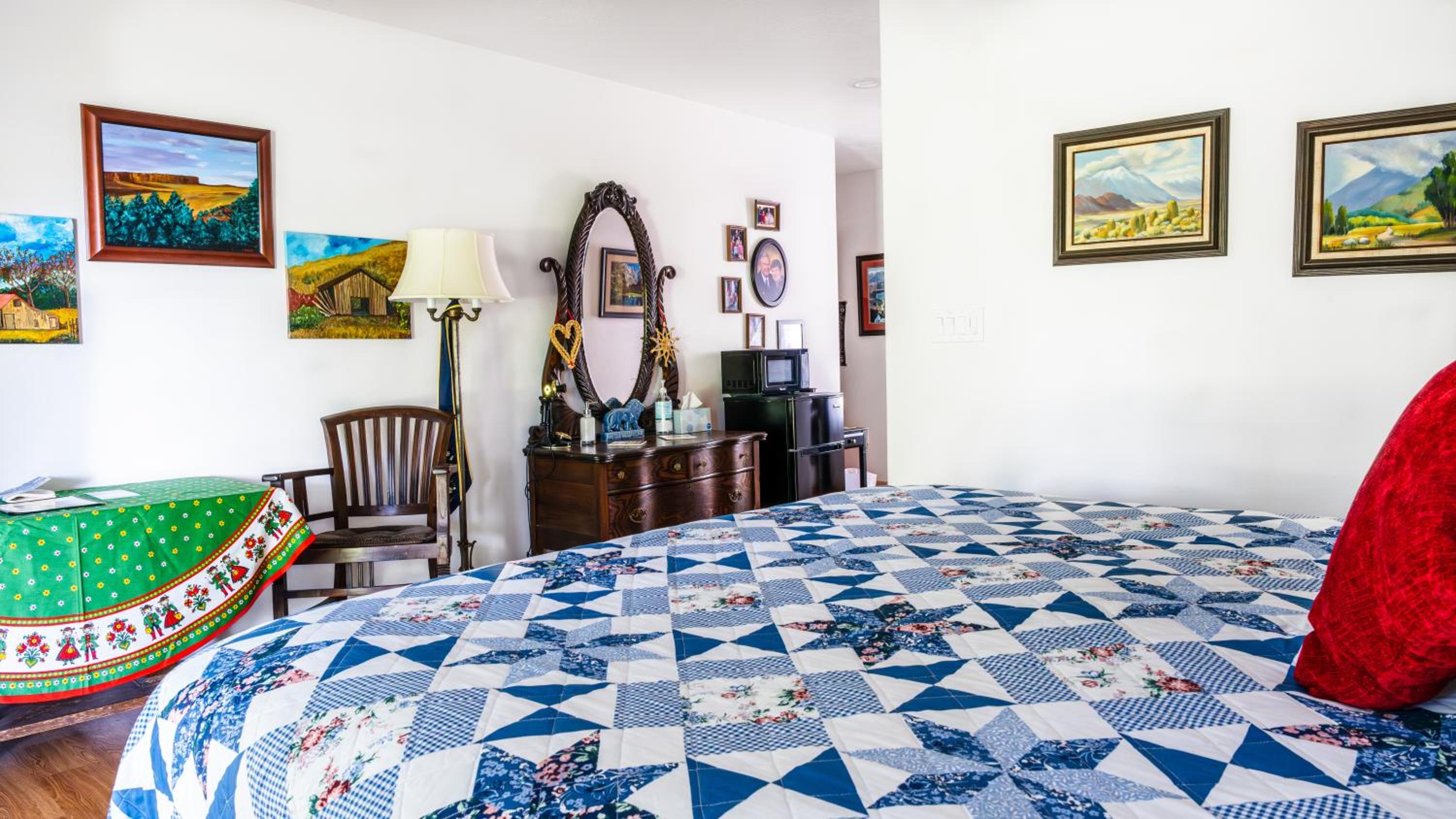 Red Horse Bed and Breakfast