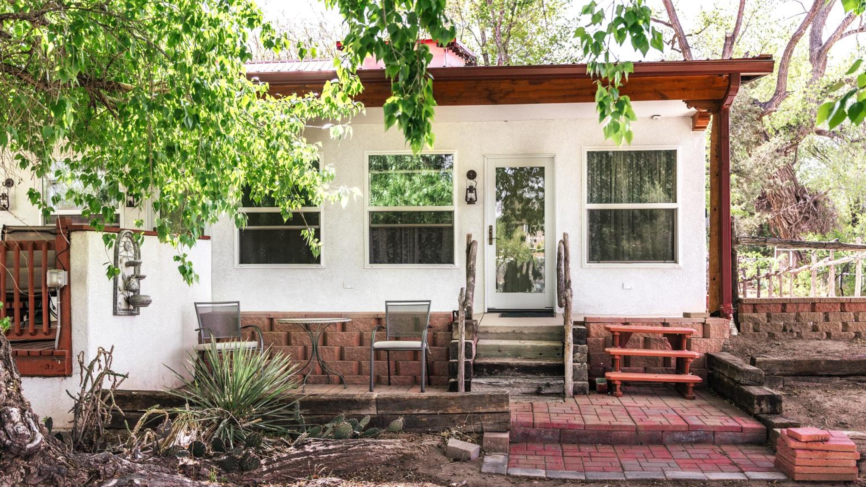 Red Horse Bed and Breakfast