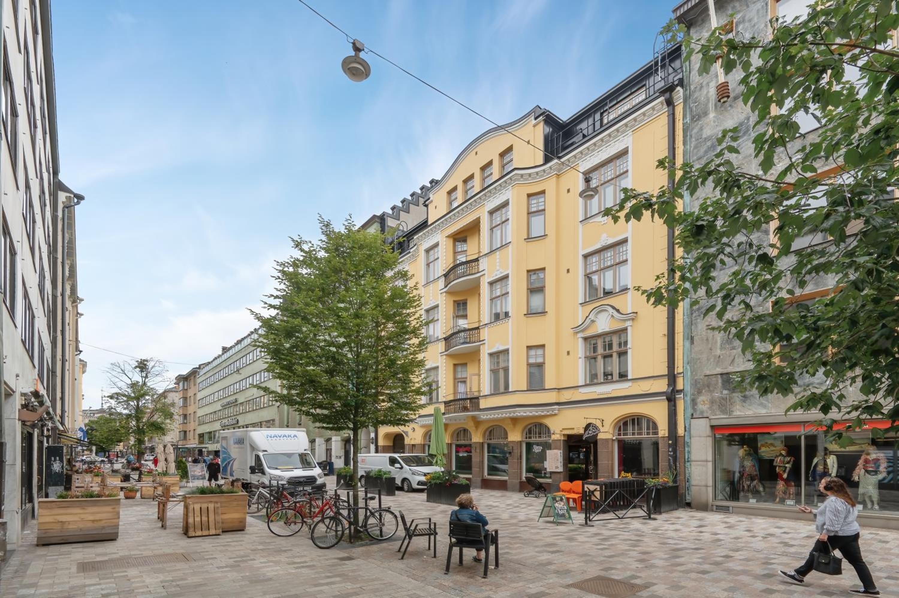 WeHost Fabulous 2BR in Prestigious Punavuori @Iso Roobertinkatu 26 view 3