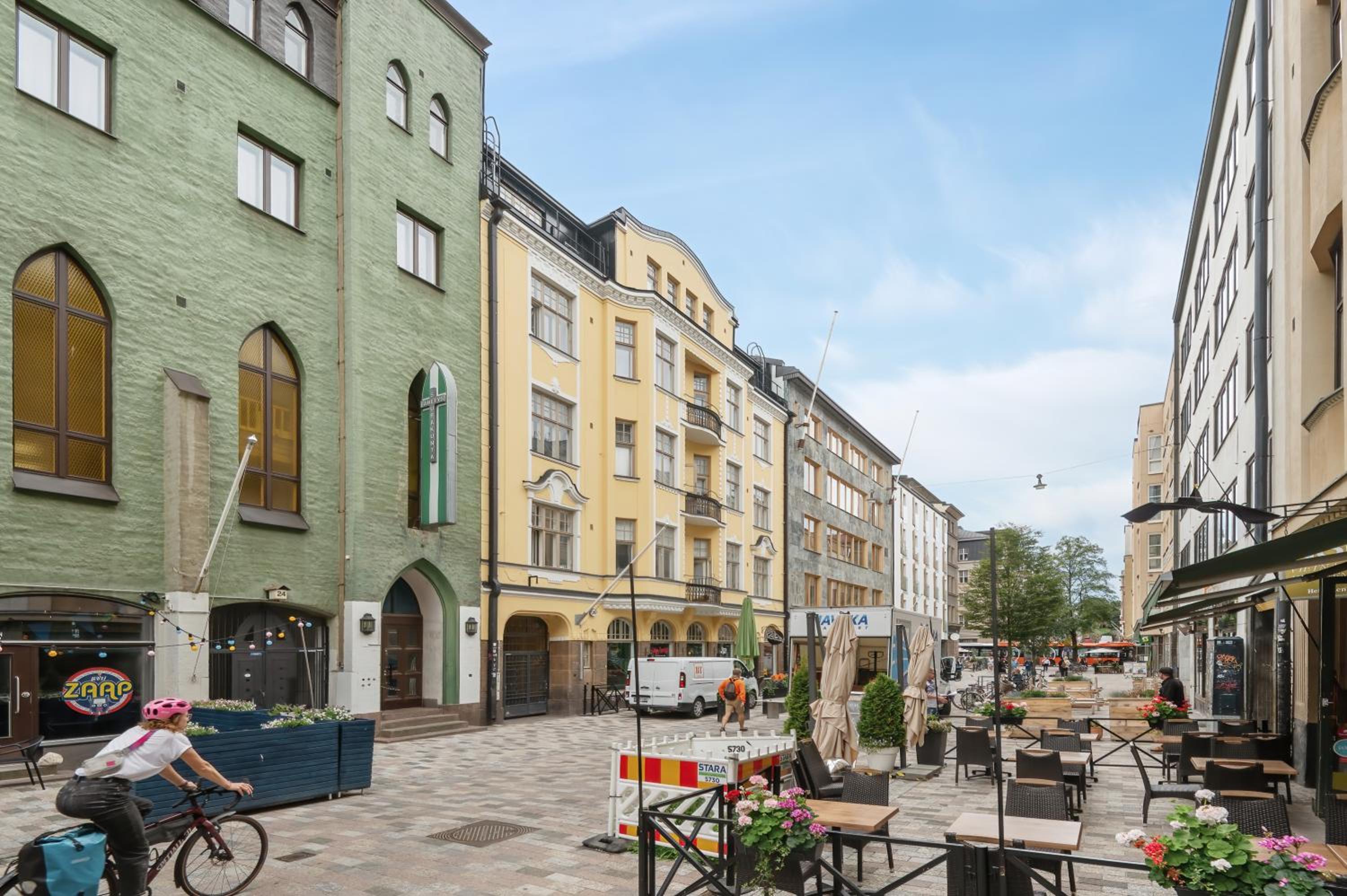 WeHost Fabulous 2BR in Prestigious Punavuori @Iso Roobertinkatu 26 view 4