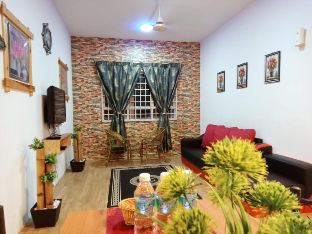 Homestay Camelia Kuala Terengganu - Near Drawbridge, Pasar Payang, KTCC Mall, Hospital HSNZ and Batu Buruk Beach Area view 2