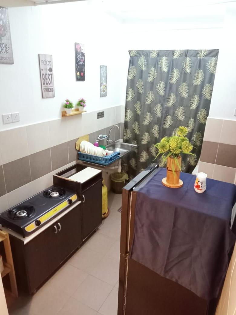 Homestay Camelia Kuala Terengganu - Near Drawbridge, Pasar Payang, KTCC Mall, Hospital HSNZ and Batu Buruk Beach Area view 5