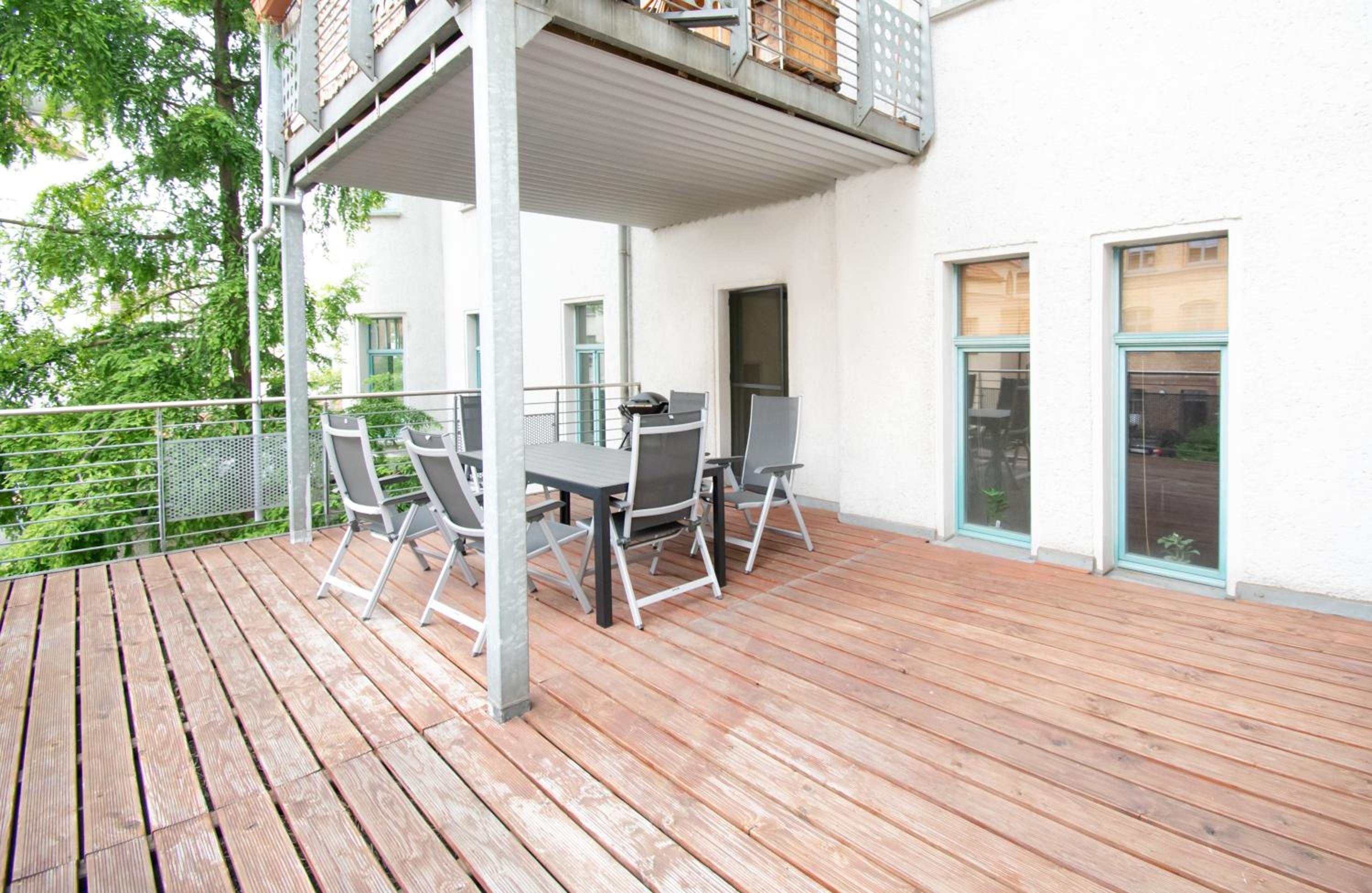 Room&Go: Zentral - Terrasse - Weber Grill