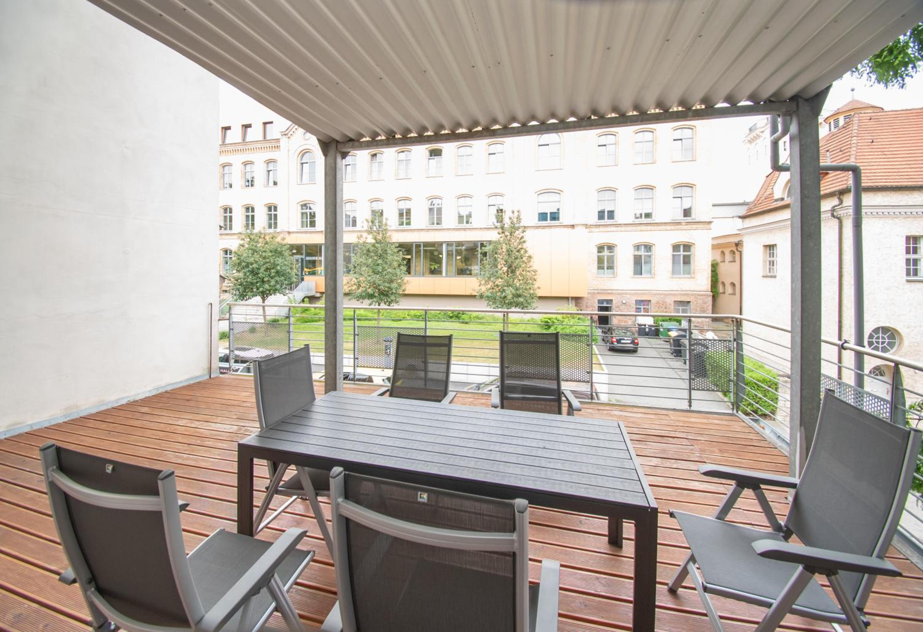 Room&Go: Zentral - Terrasse - Weber Grill