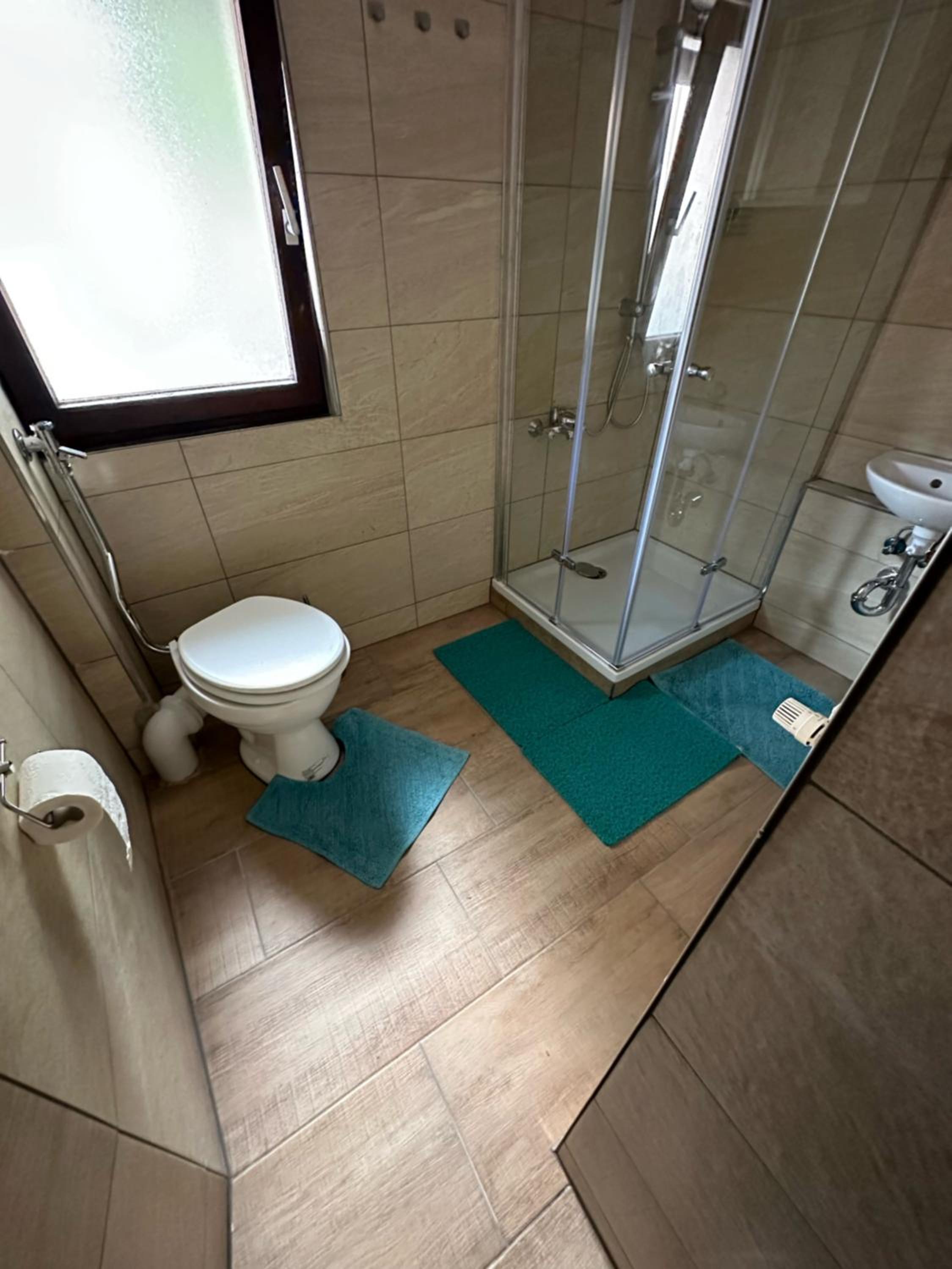 Belle Vue en Fürth — bathroom