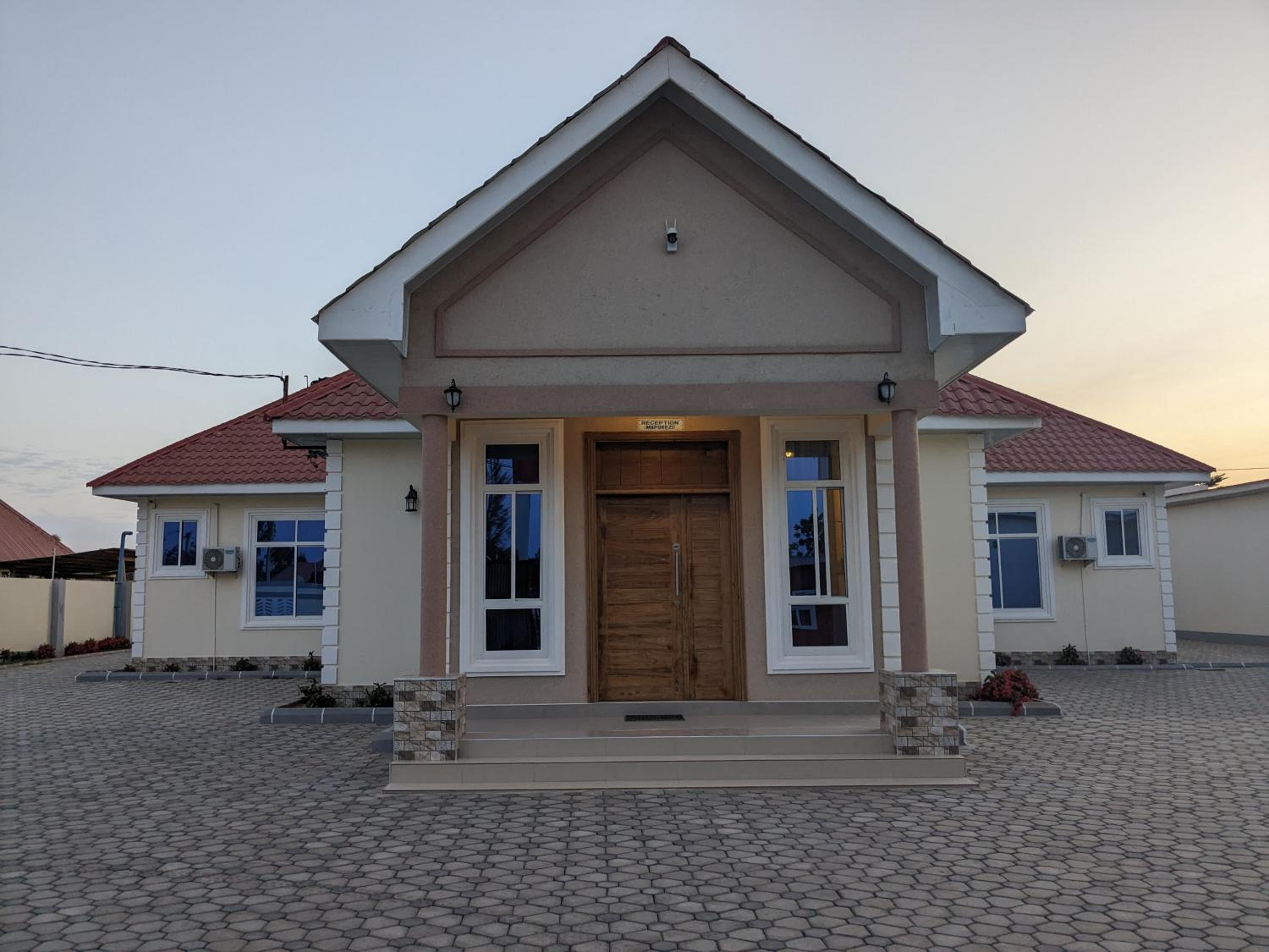 Mninga Classic Lodge, Ilazo view 4