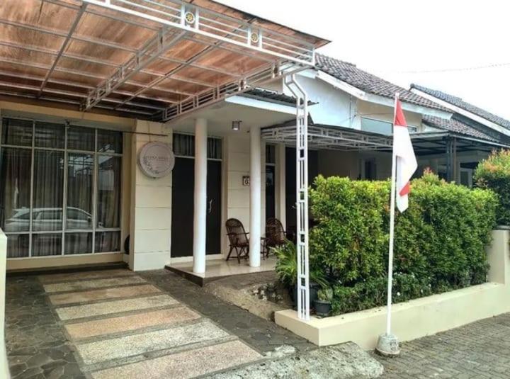 Yura House, Guest House Purwokerto