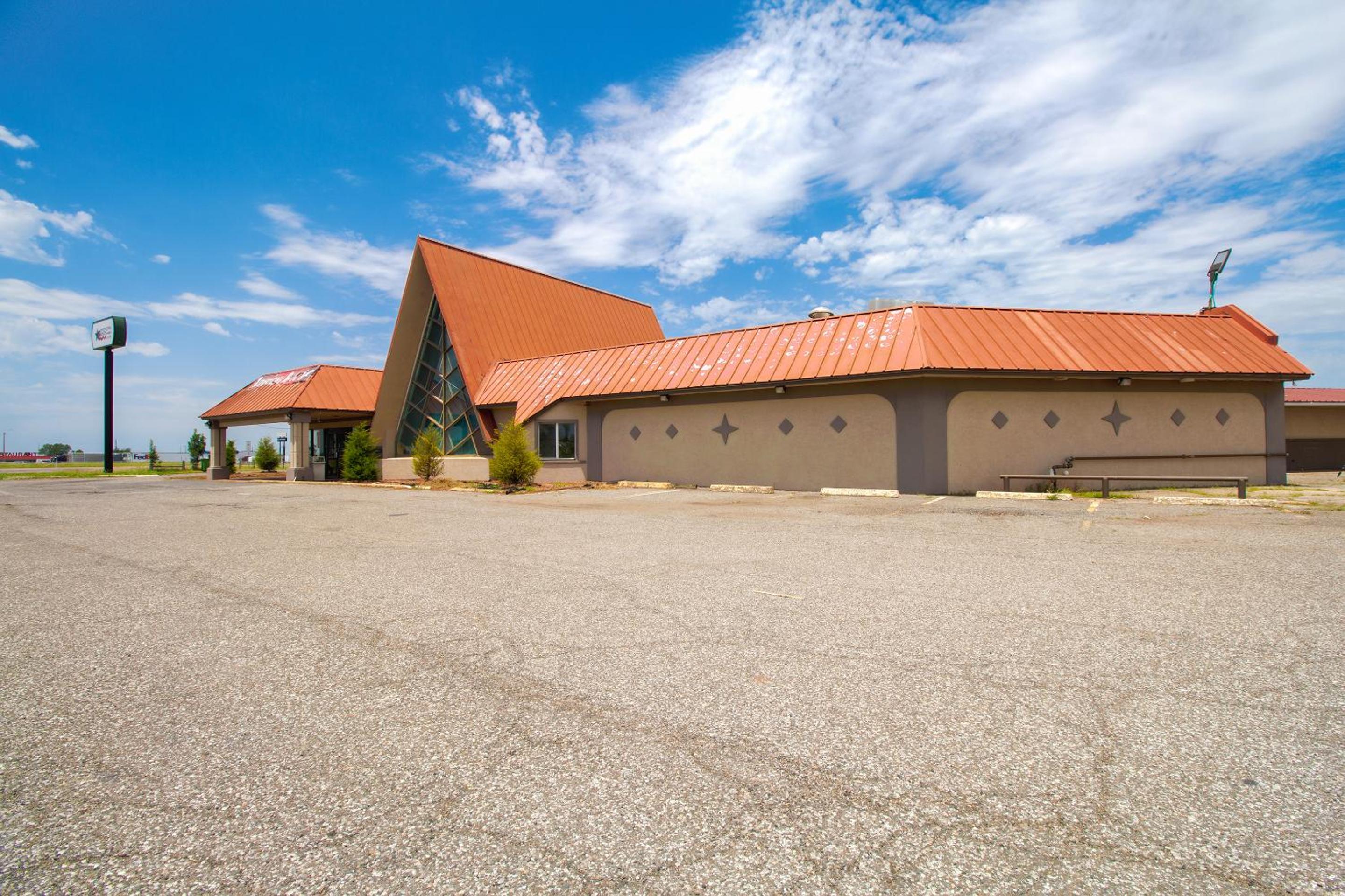 American Best Inn By OYO I-35 Perry near Lake McMurtry