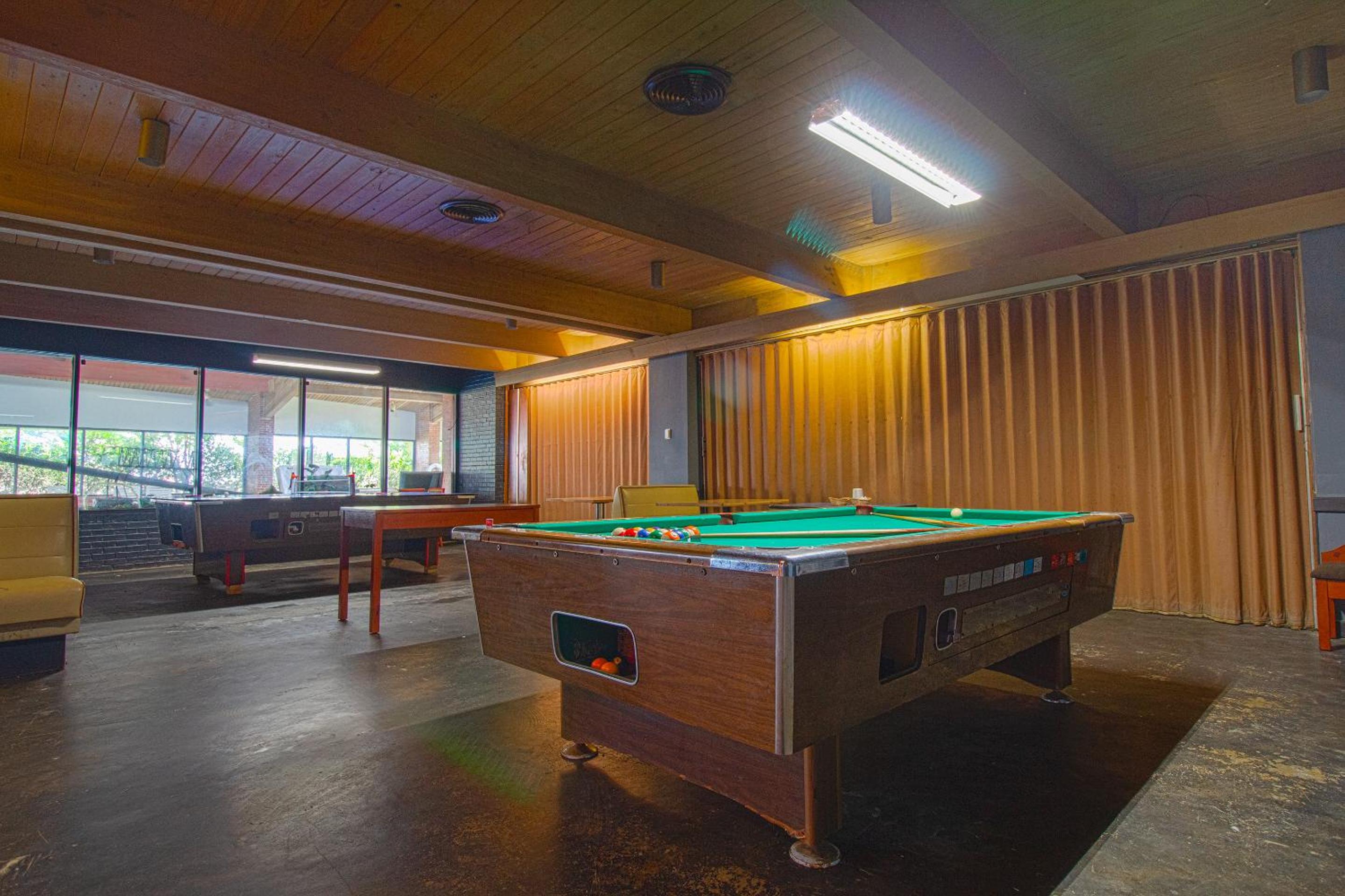 American Best Inn By OYO I-35 Perry near Lake McMurtry