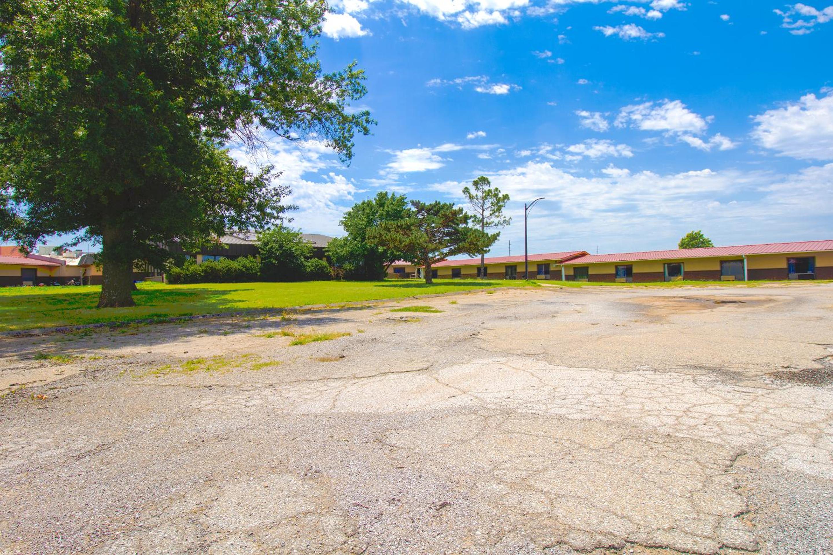 American Best Inn By OYO I-35 Perry near Lake McMurtry