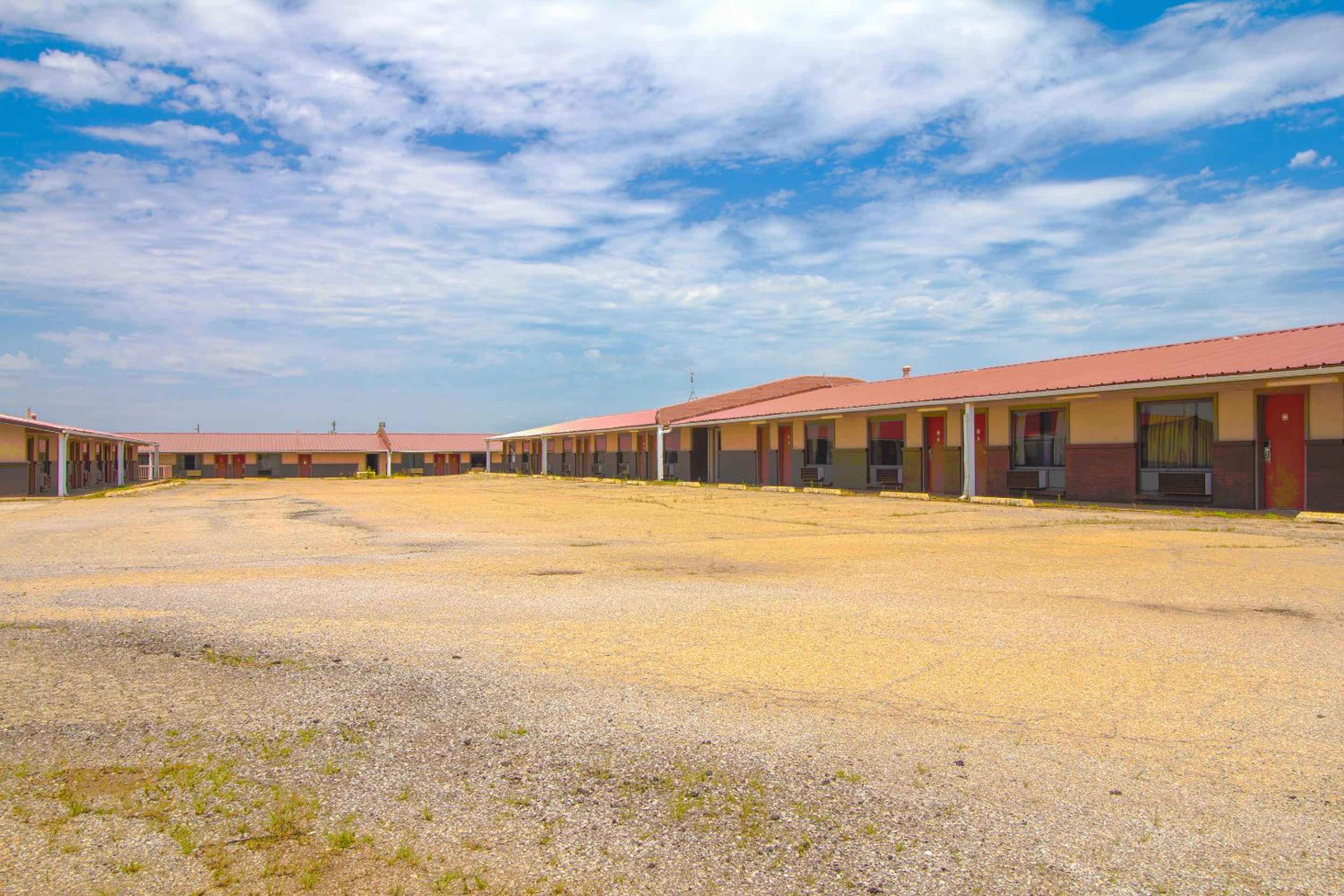 American Best Inn By OYO I-35 Perry near Lake McMurtry