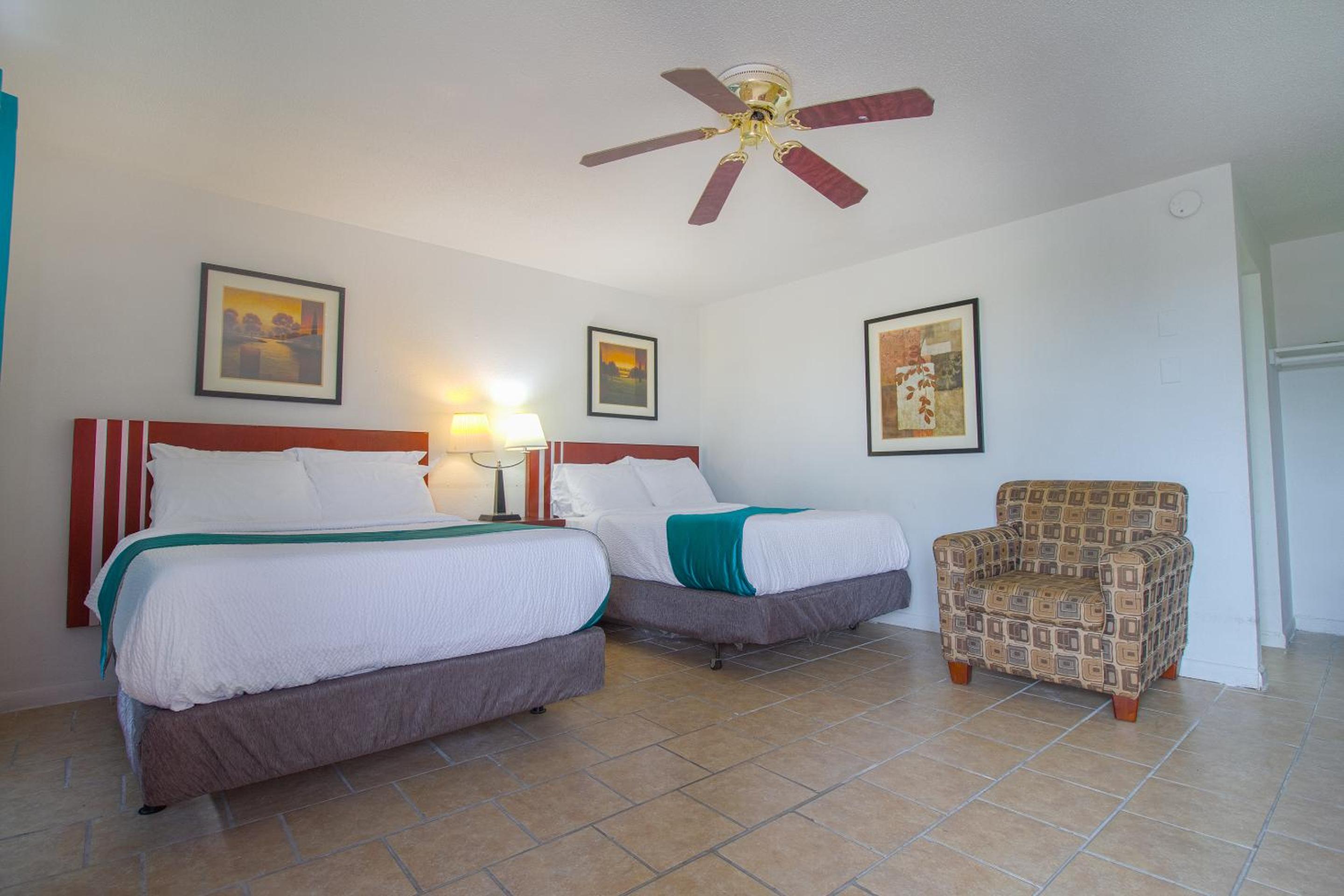 American Best Inn By OYO I-35 Perry near Lake McMurtry