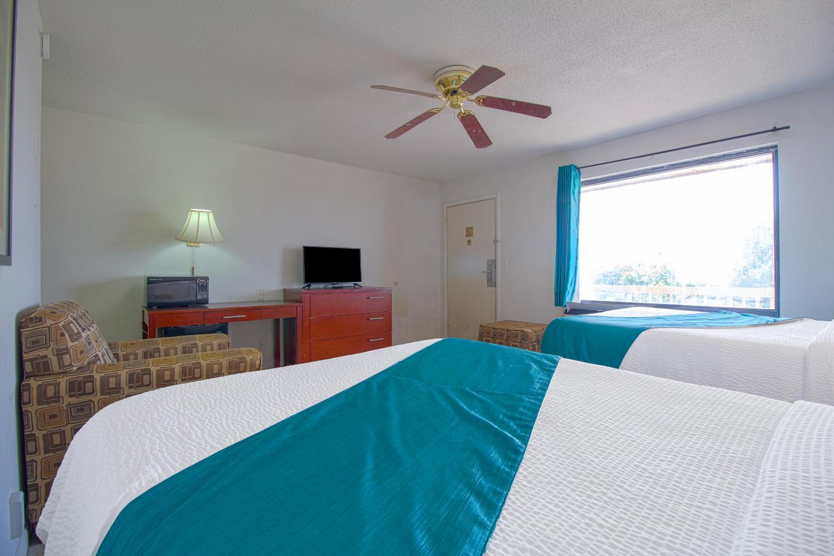 American Best Inn By OYO I-35 Perry near Lake McMurtry
