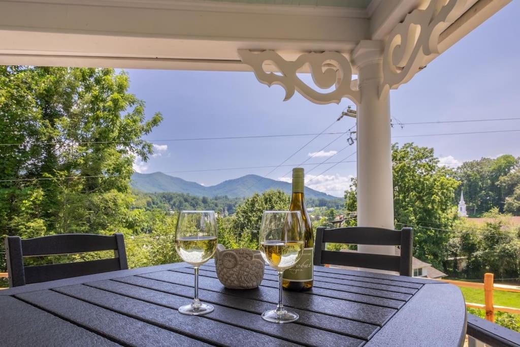 WALK TO TOWN! MTN VIEWS! HOT TUB! FIREPIT! SLEEPS 10 at Steps to Bryson view 3