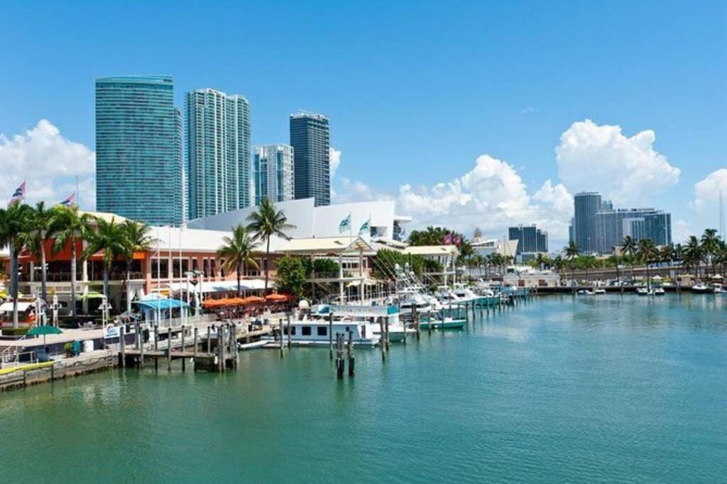 Gorgeous Upscale Condo in the Middle of Brickell