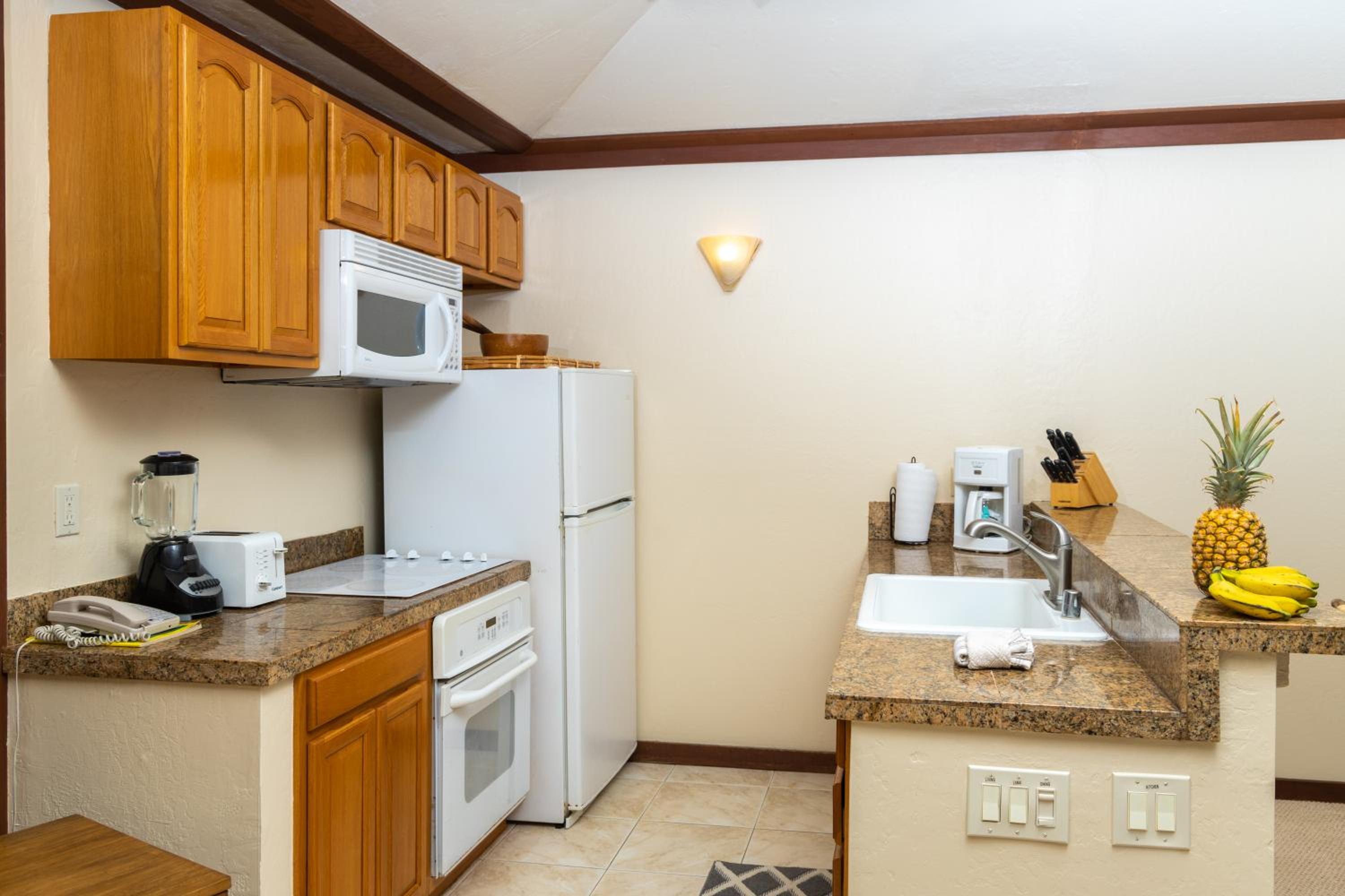 Luxury condo in Poipu view 4