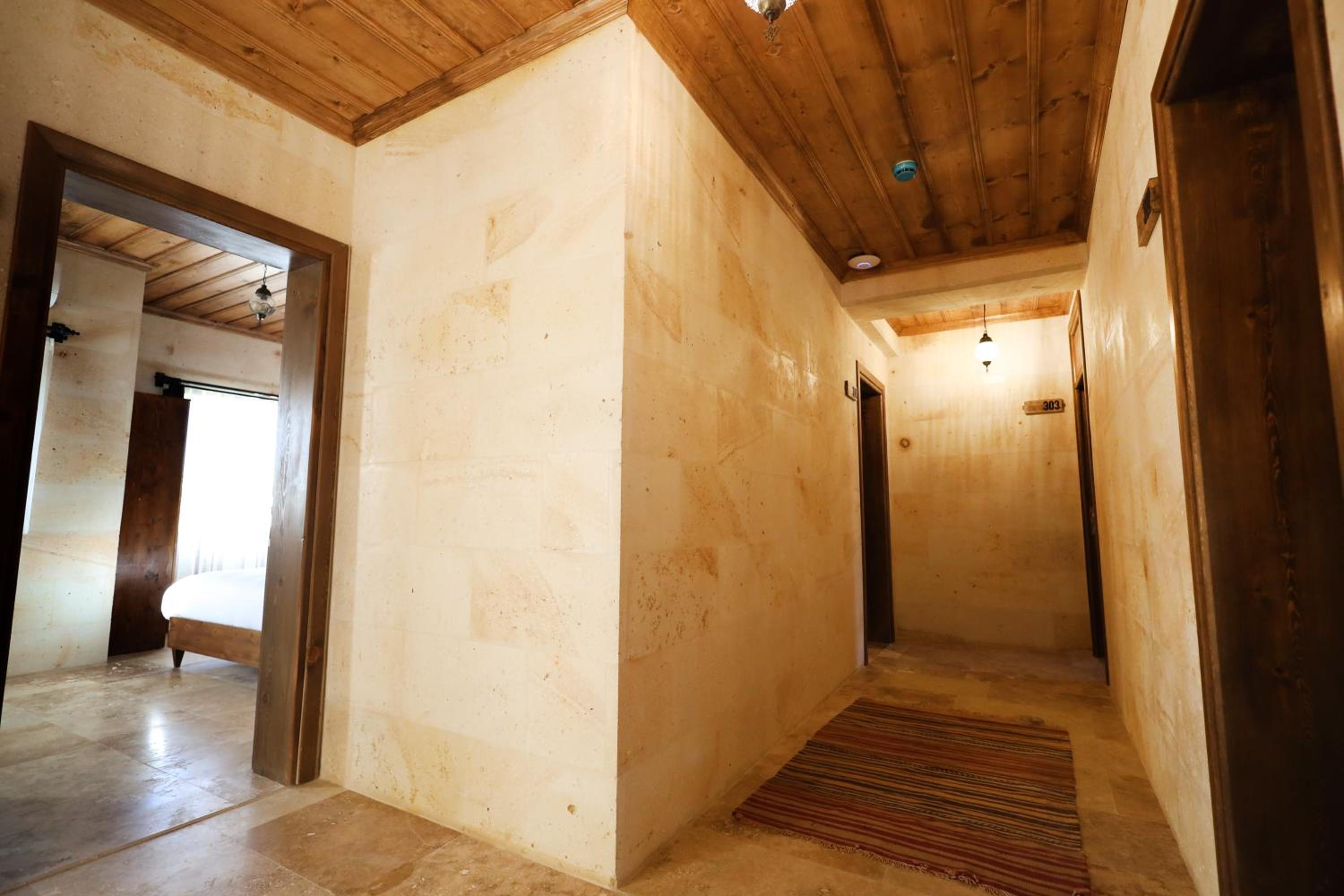 Rocca Stone House - Image 24