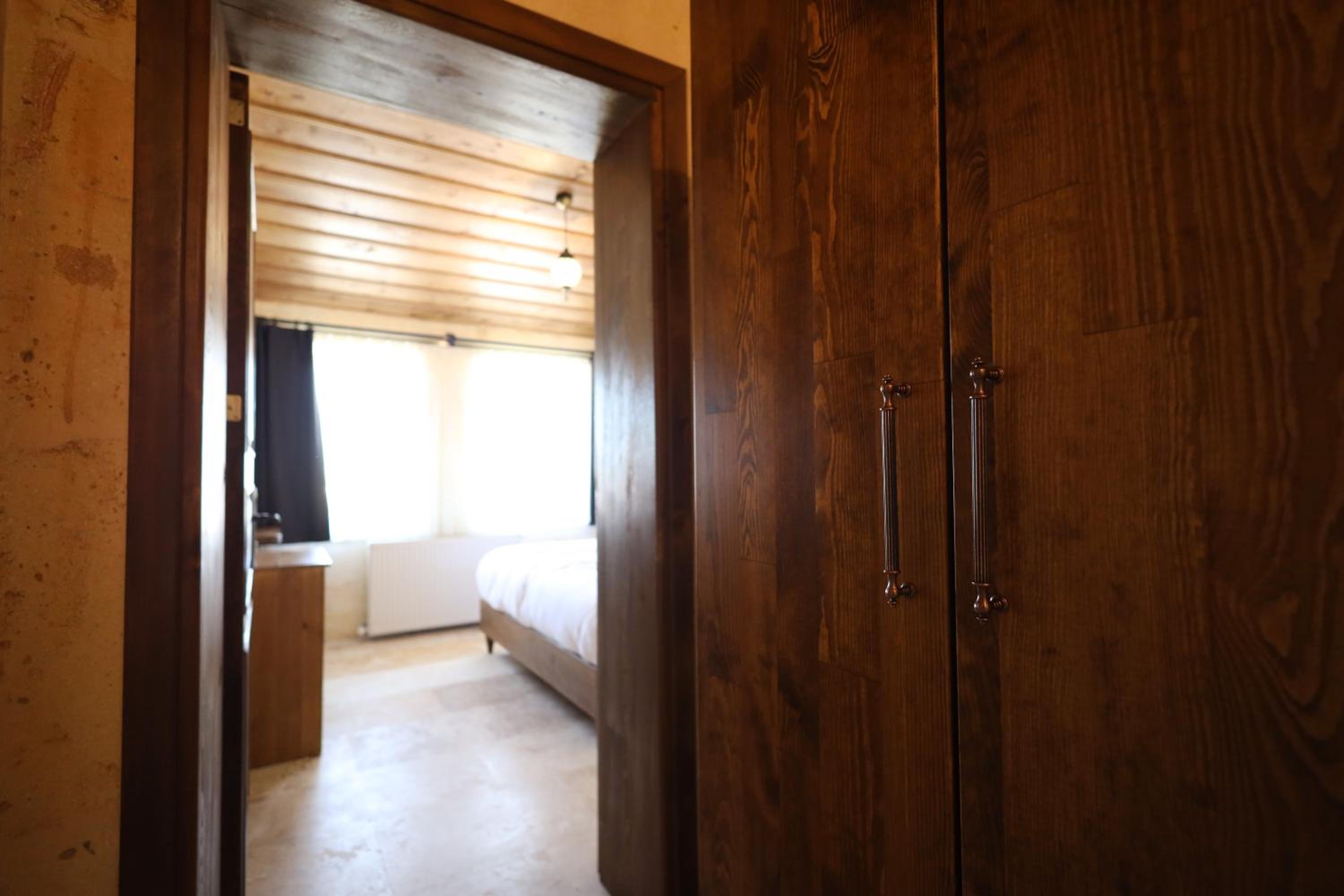 Rocca Stone House - Image 15