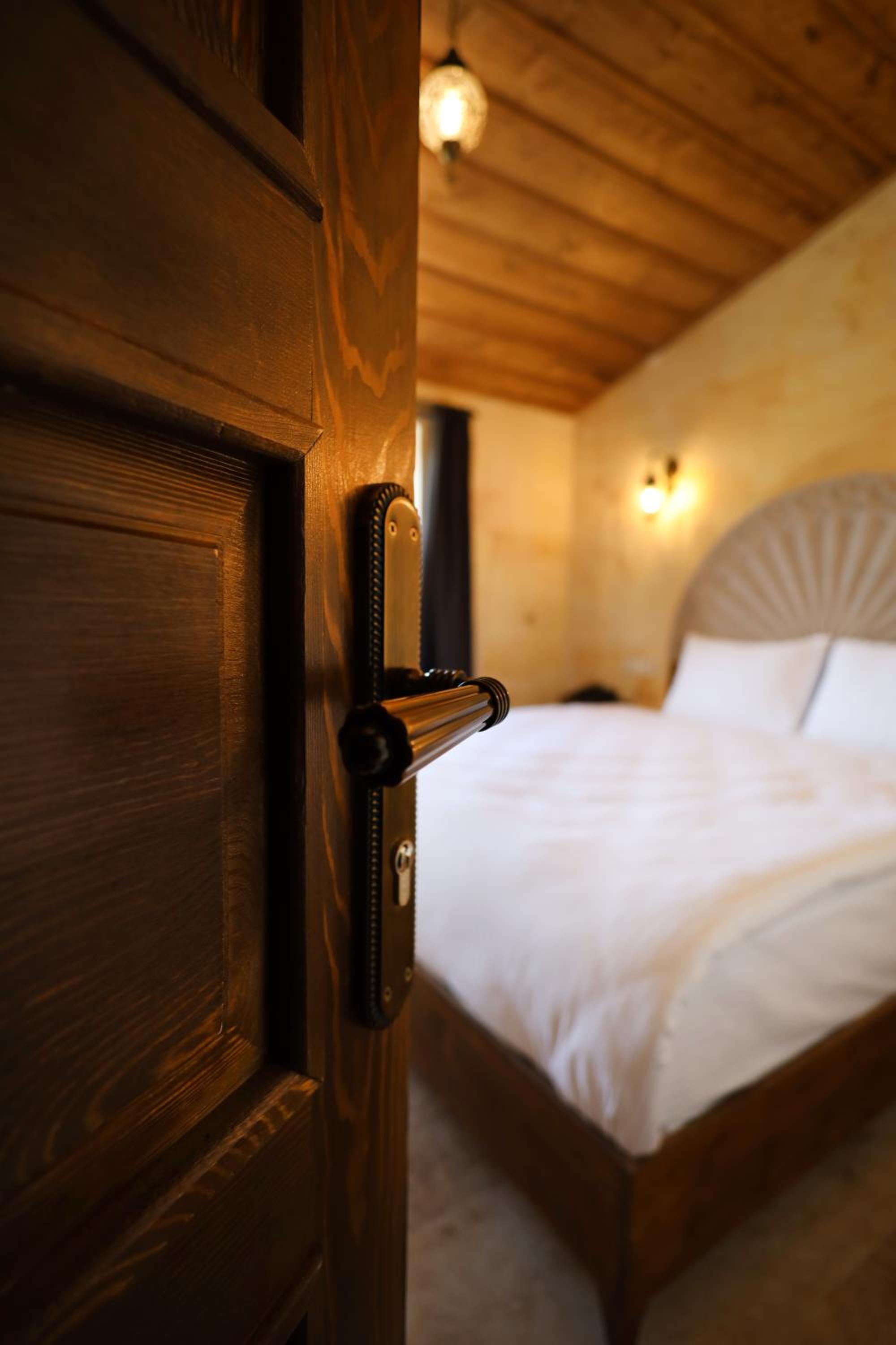 Rocca Stone House - Image 18