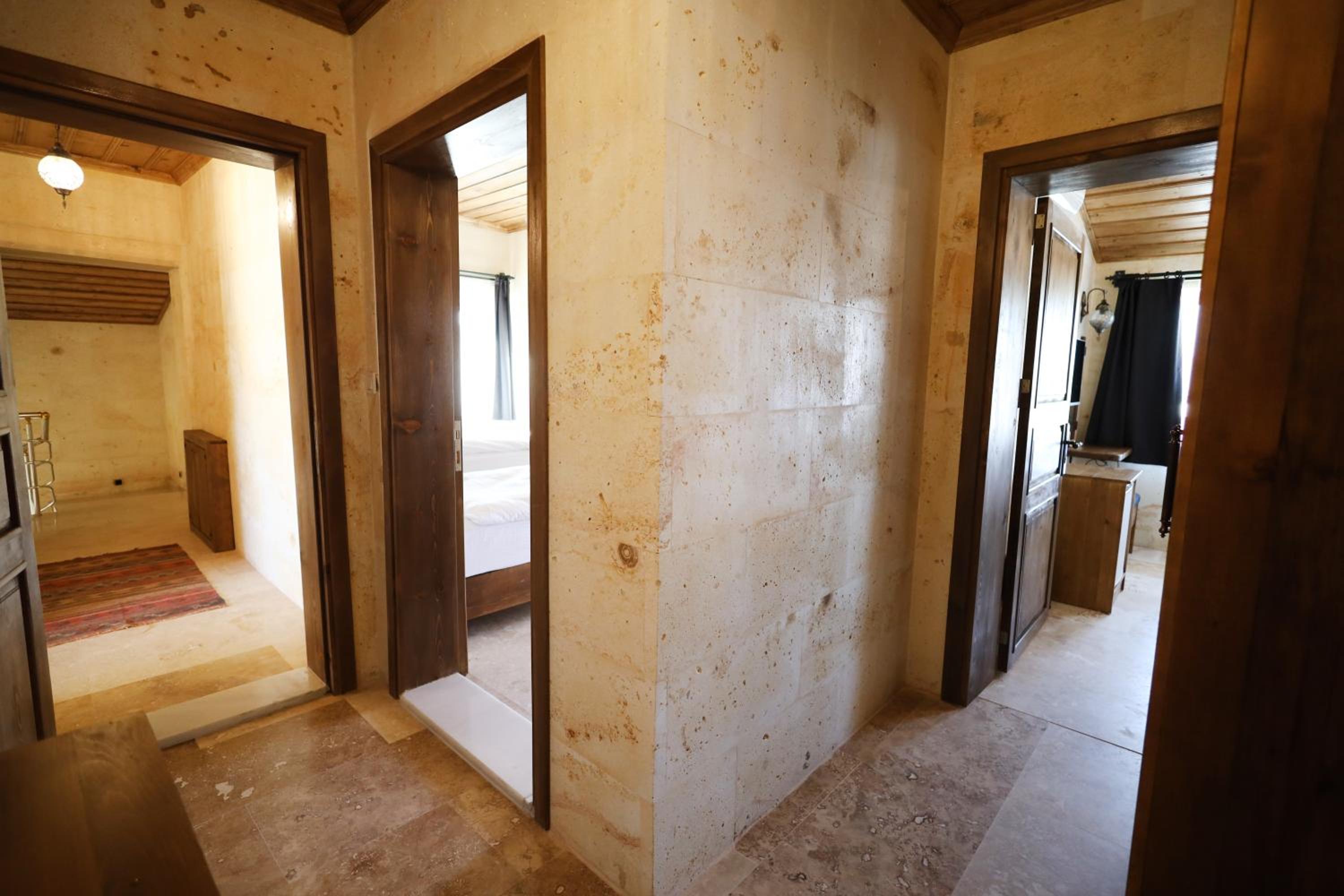 Rocca Stone House - Image 84