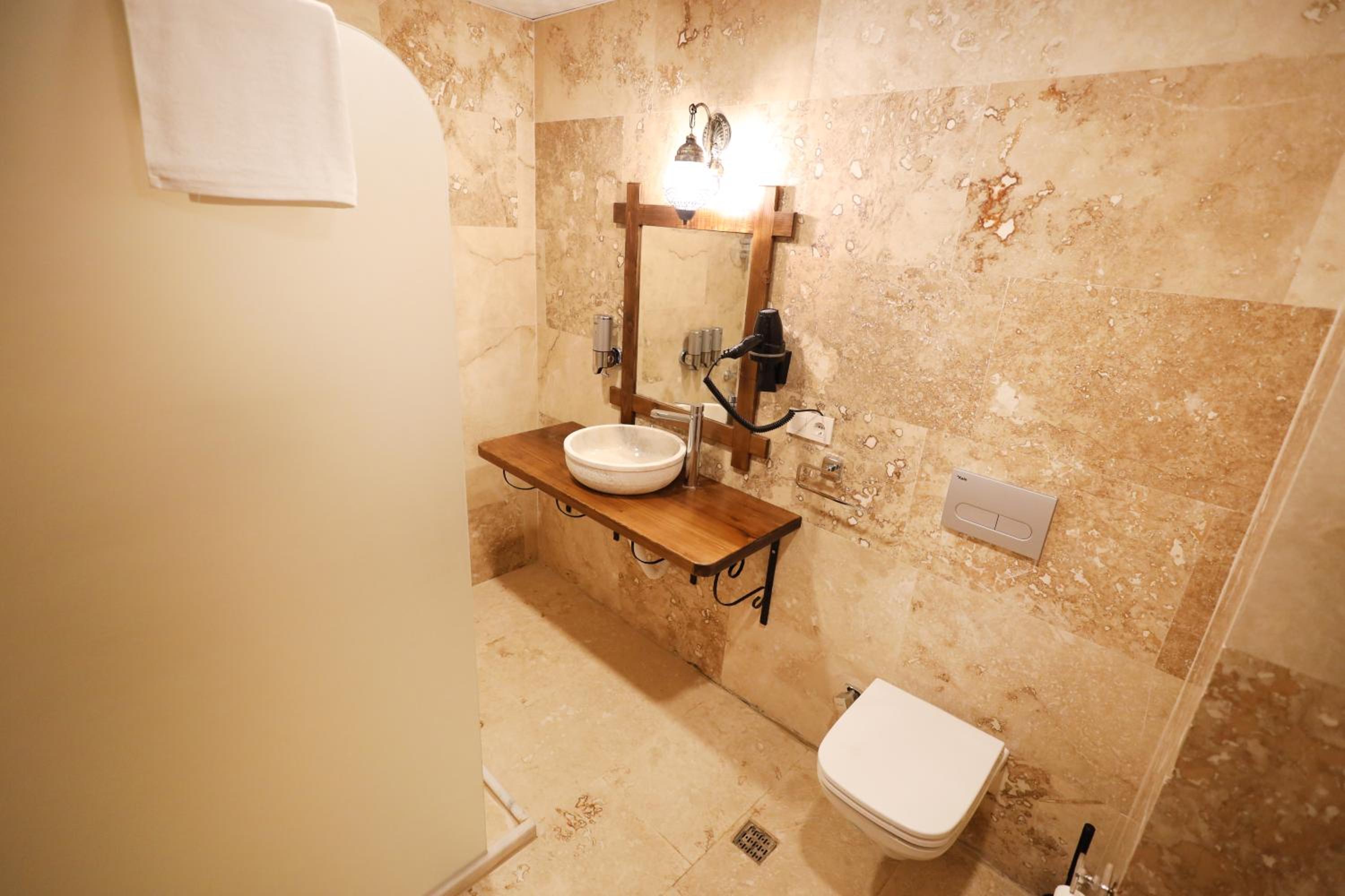 Rocca Stone House - Image 89