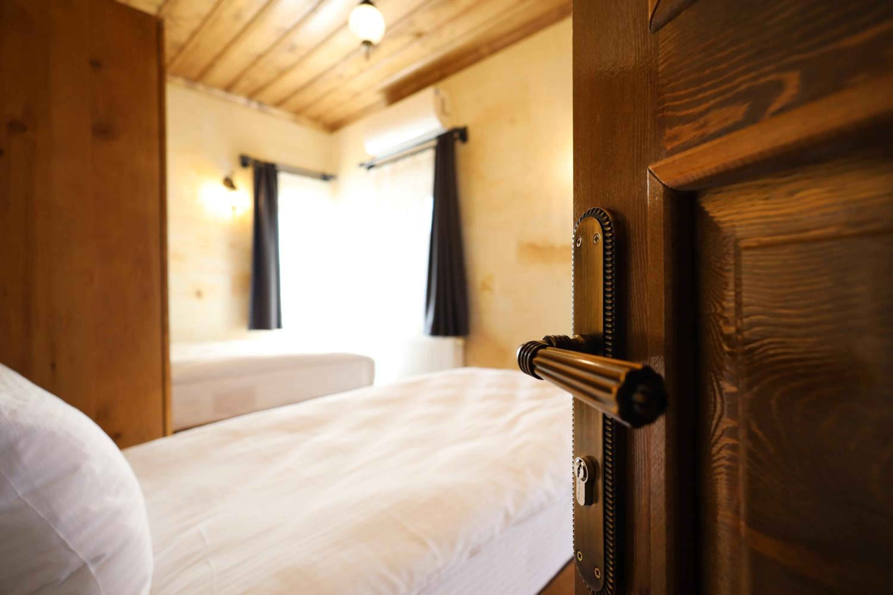 Rocca Stone House - Image 42