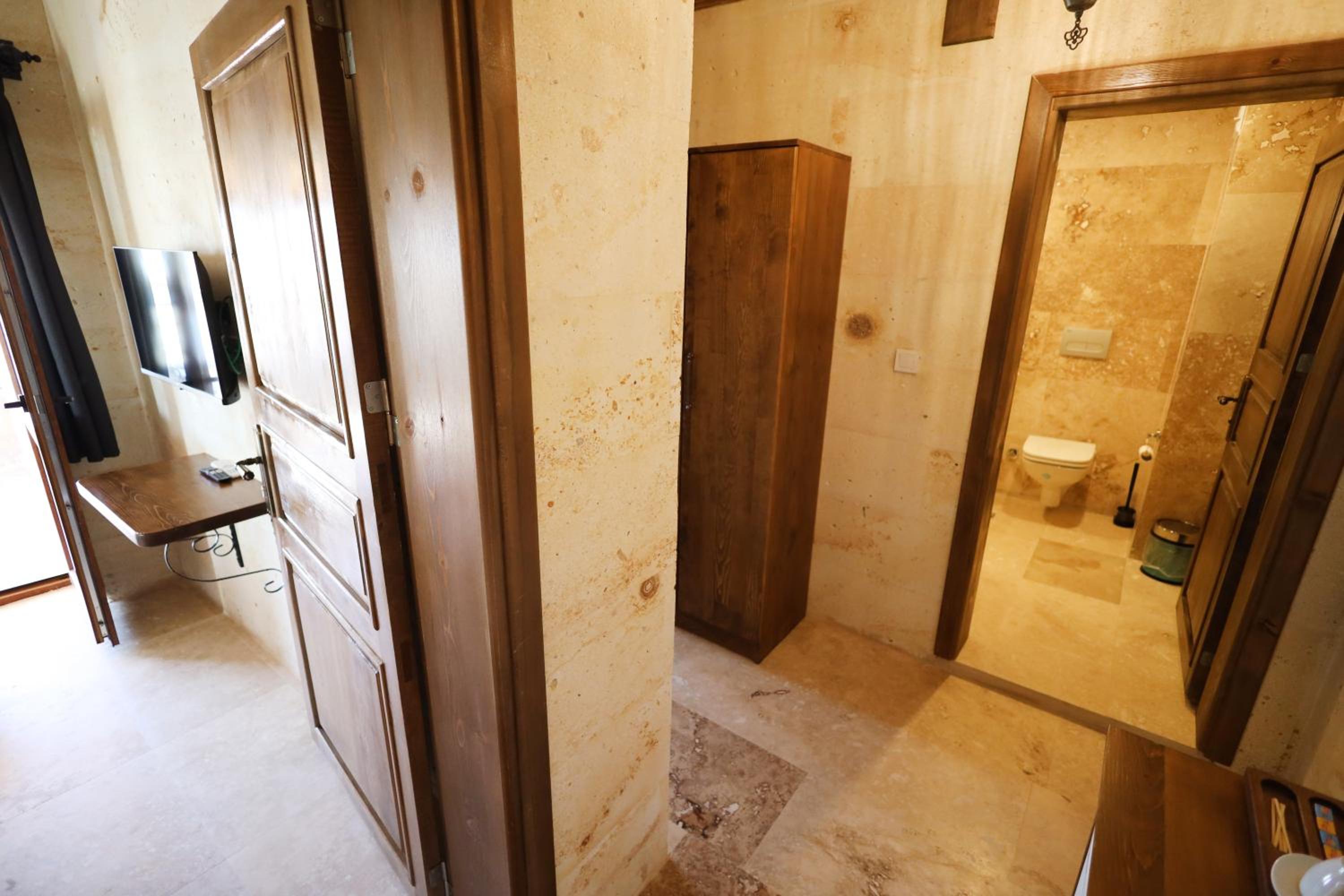 Rocca Stone House - Image 13