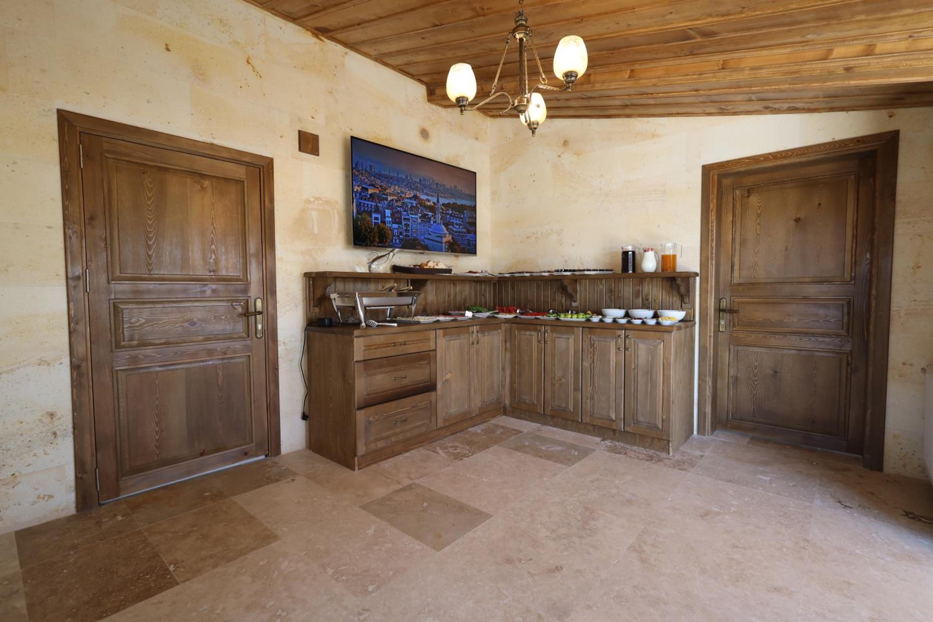 Rocca Stone House - Image 92