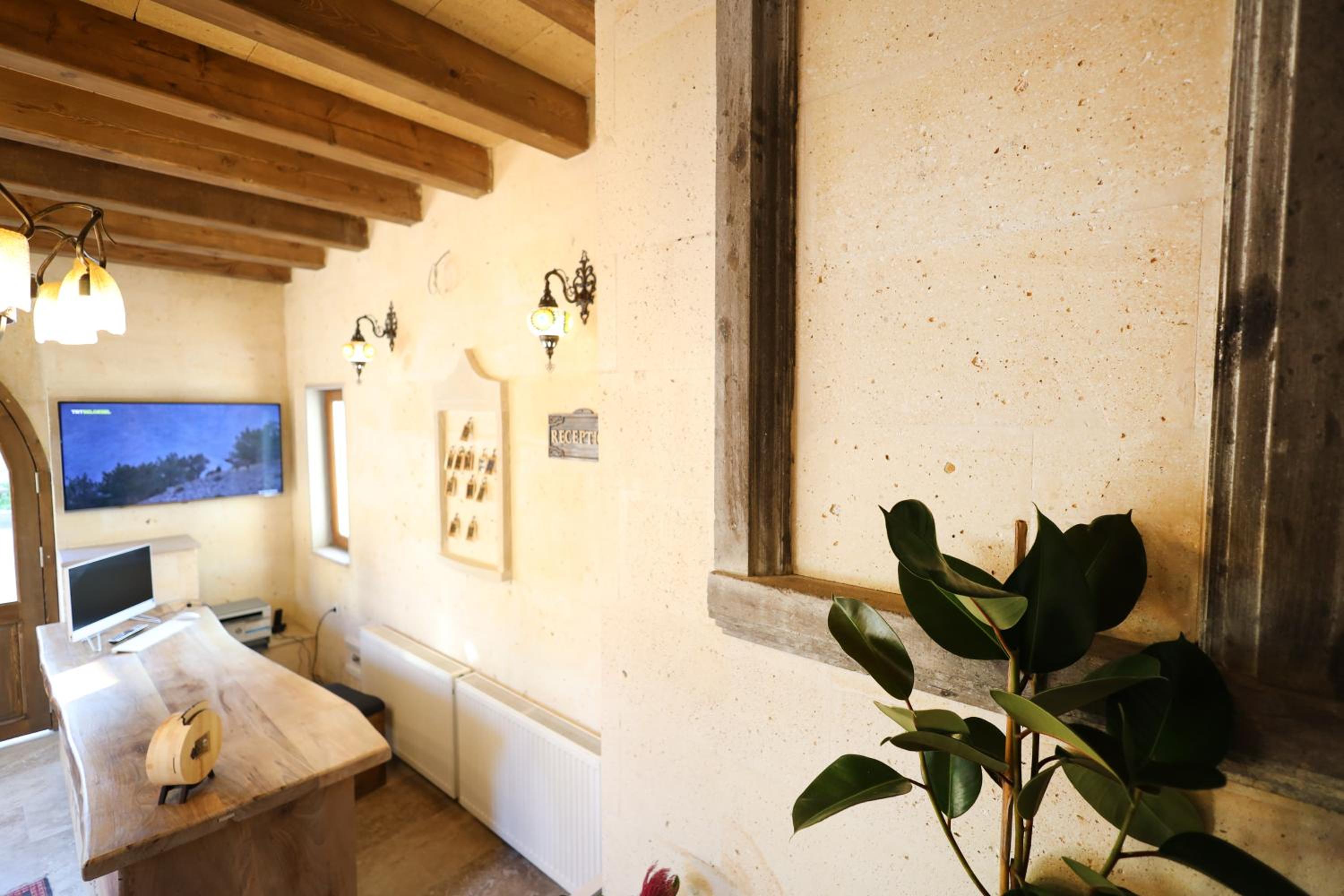 Rocca Stone House - Image 50