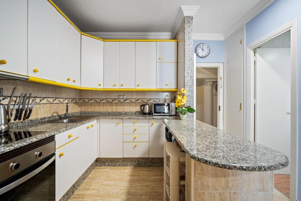 Unique 2 Br Apart in Golden Mile✺ Pool ✺ Parking view 3