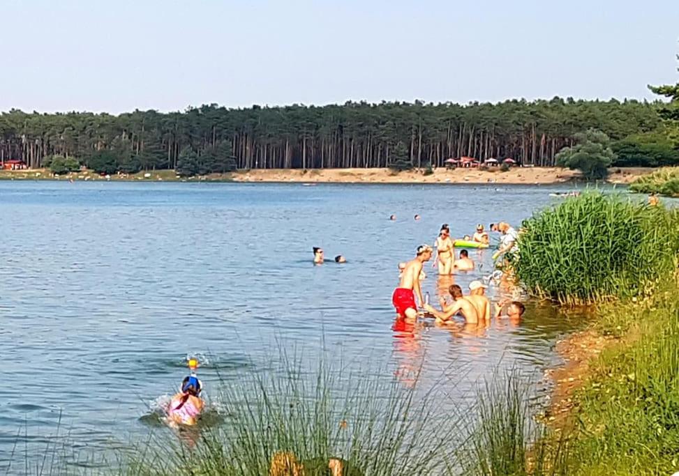 Okouzlující vila u jezera Lhota