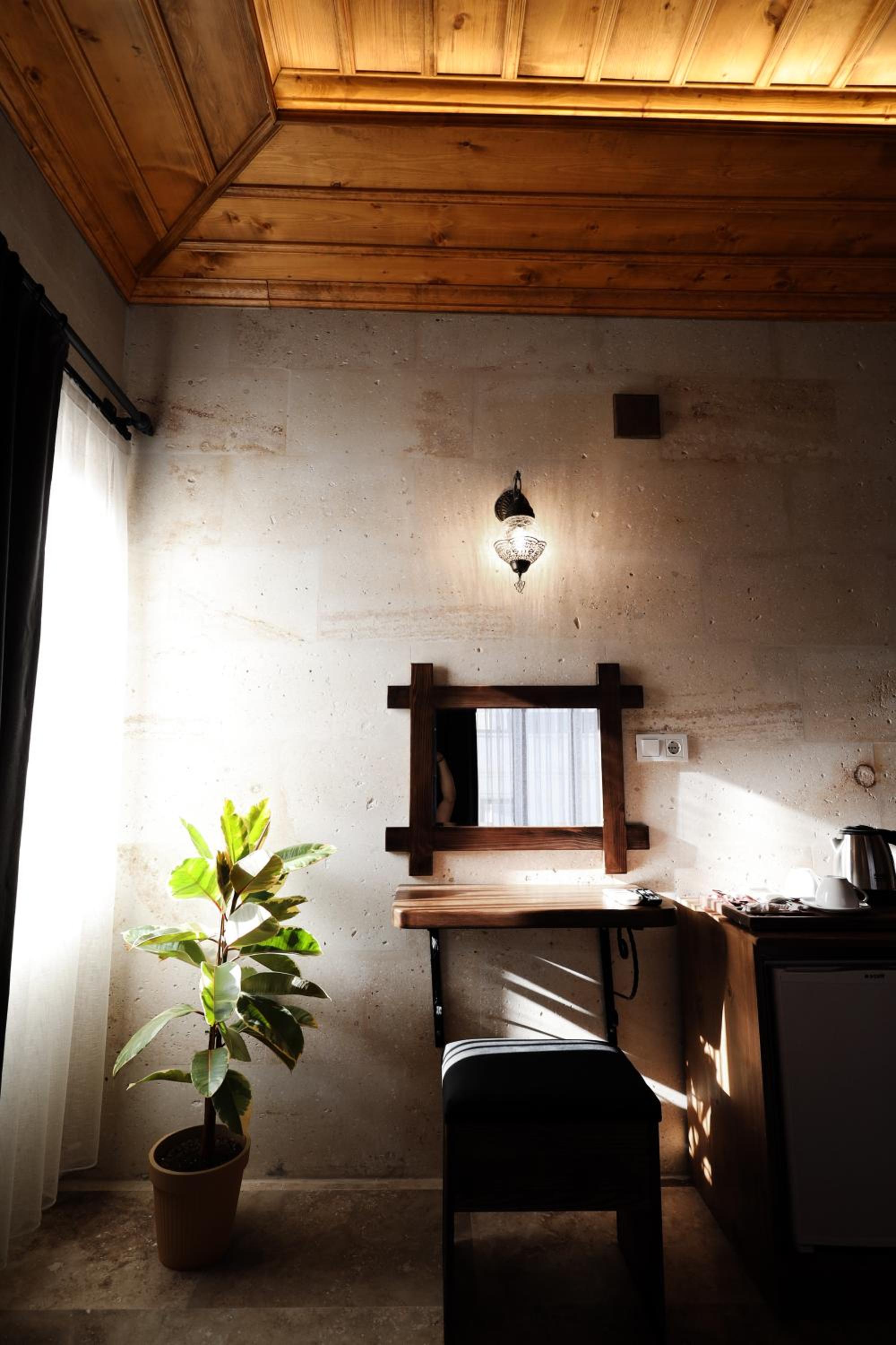 Rocca Stone House - Image 80