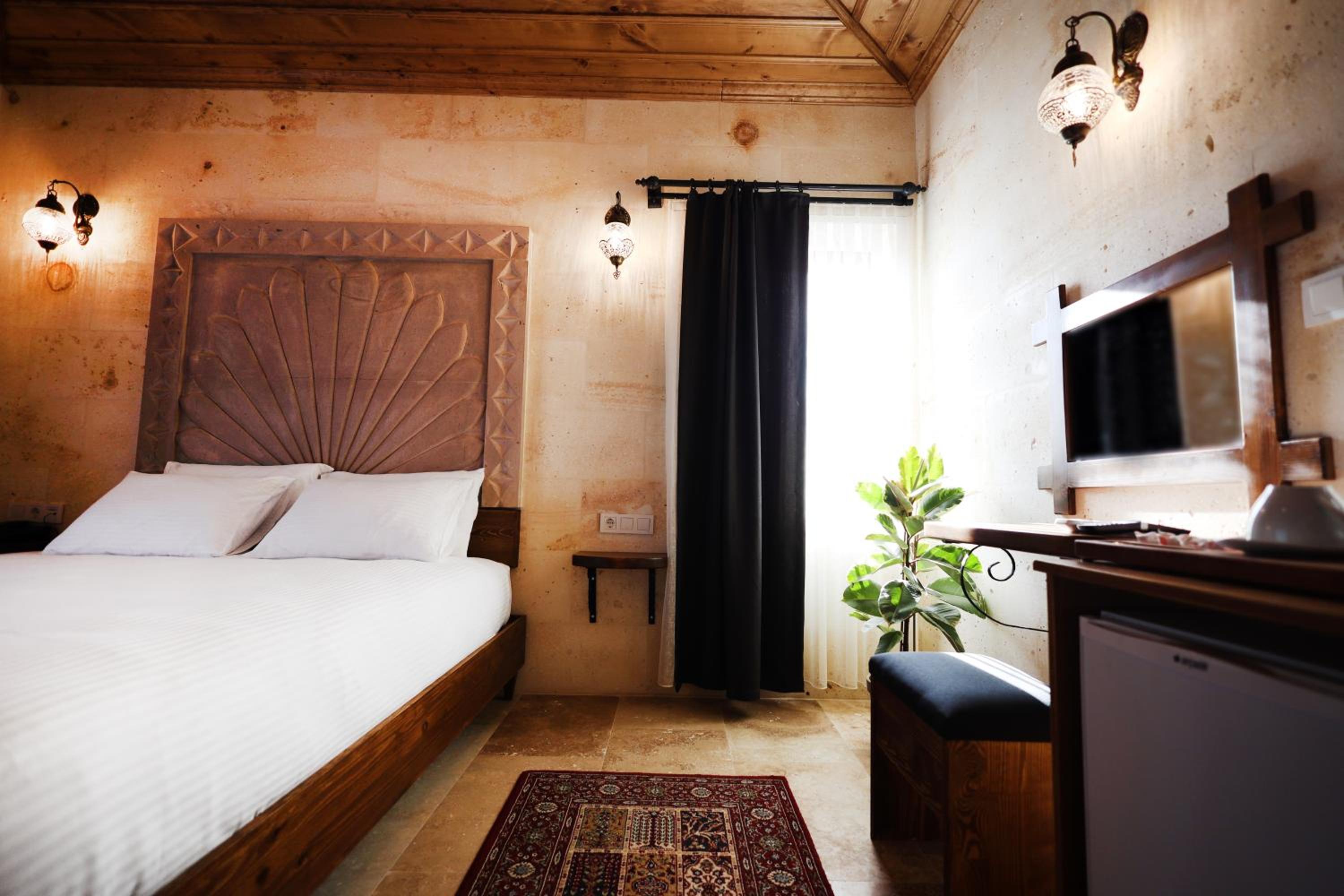 Rocca Stone House - Image 81