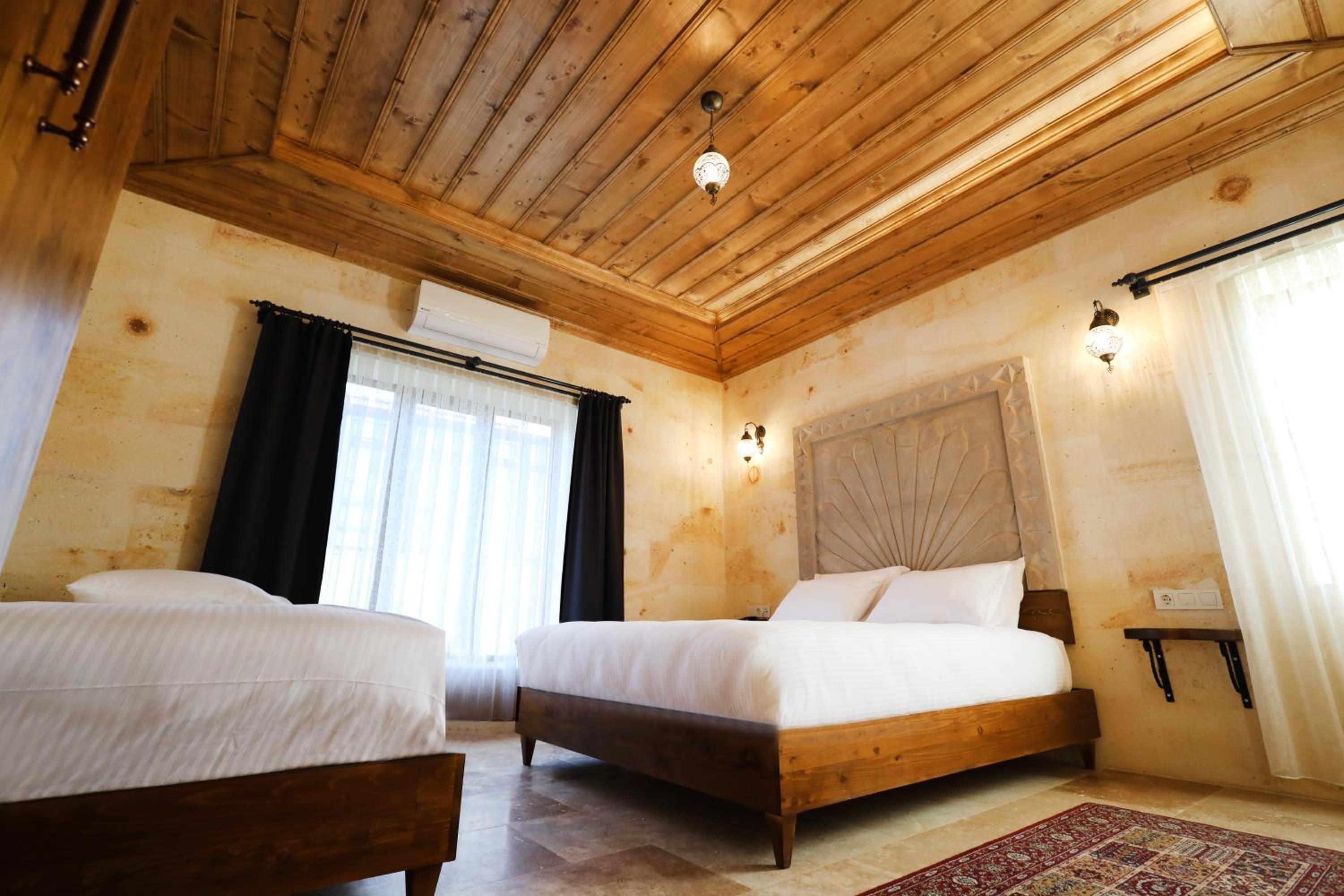 Rocca Stone House - Image 40