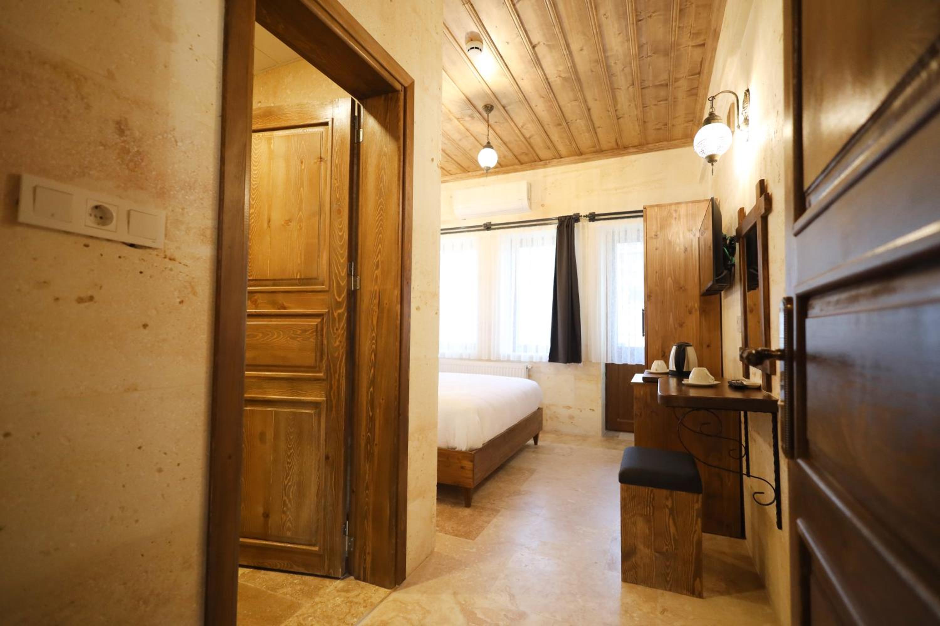 Rocca Stone House - Image 78