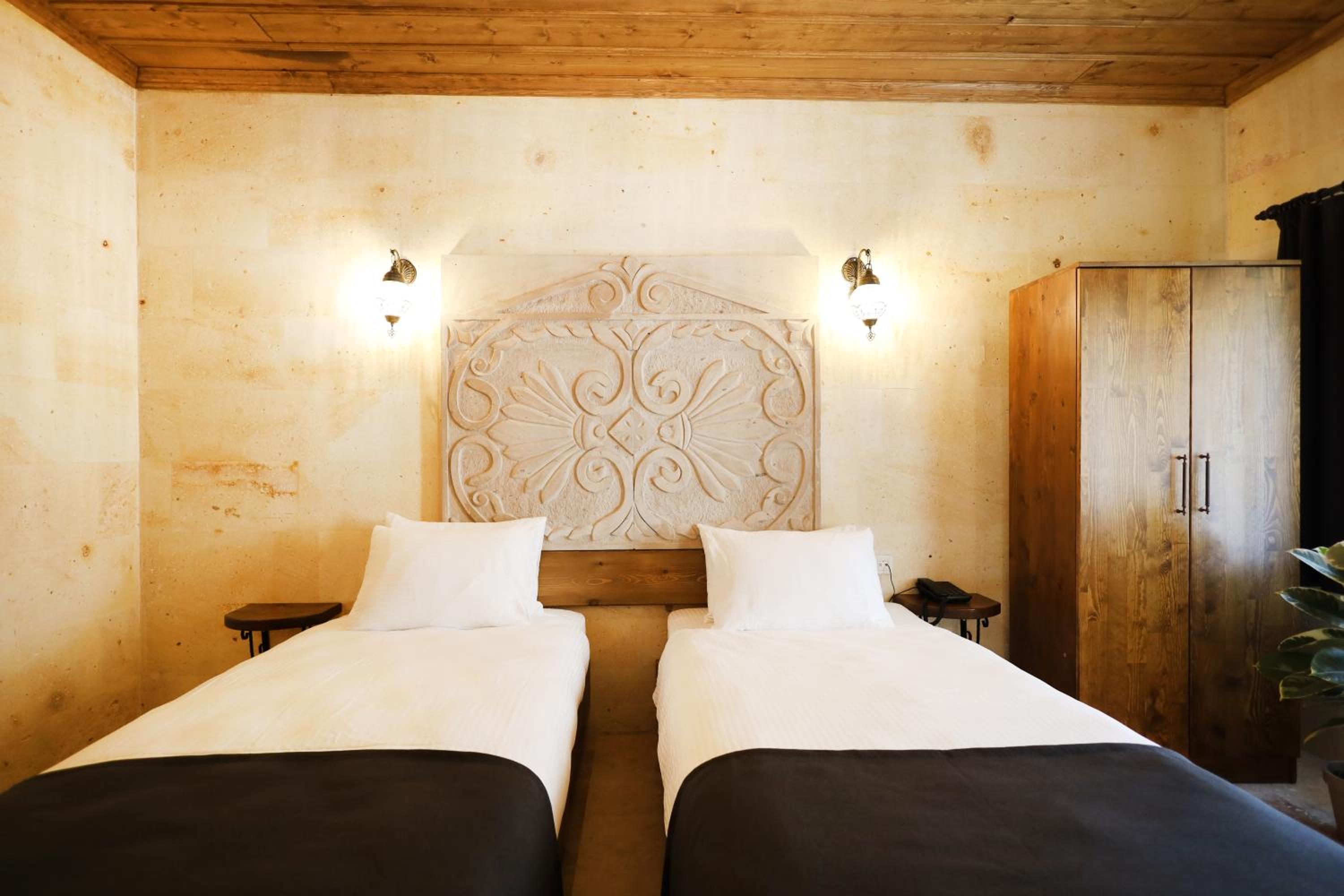 Rocca Stone House - Image 66