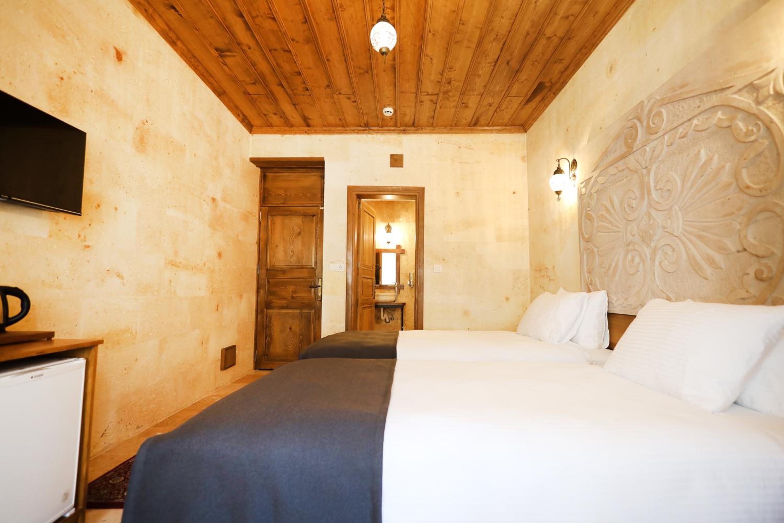 Rocca Stone House - Image 71