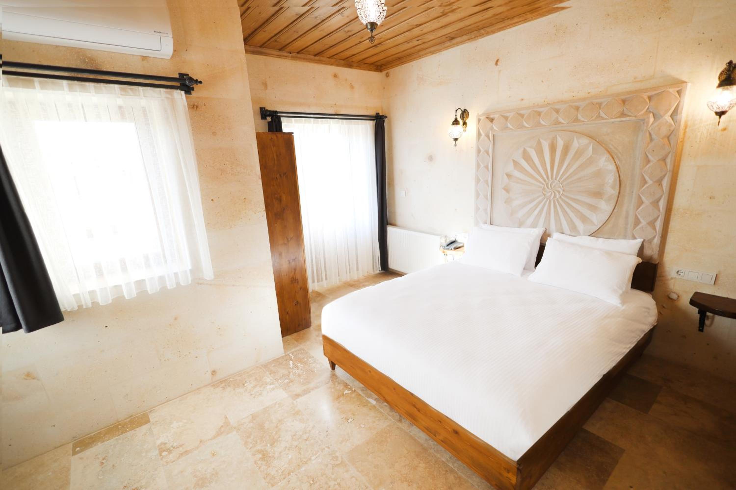 Rocca Stone House - Image 10