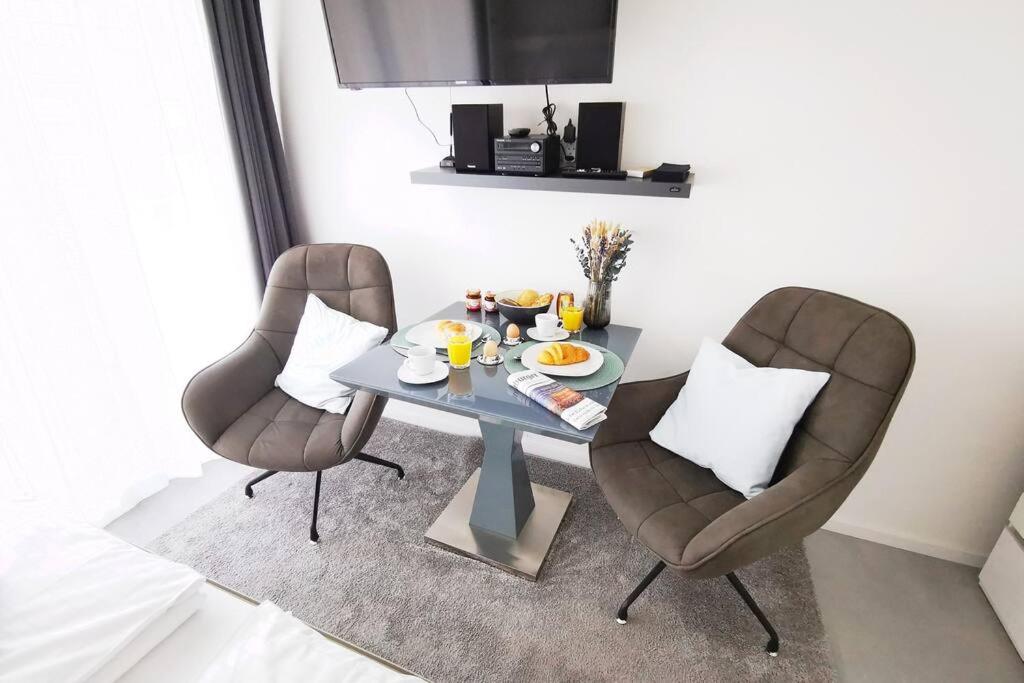 HH 02 by ROCKCHAIR - SUPERHOST Status - Modernes Apartment mit sonnigem Balkon & premium Boxspringbetten in Winterhude - Hamburg Top Geheimtipp