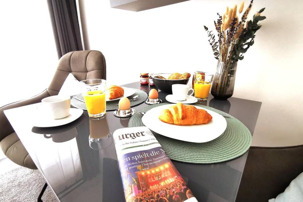 HH 02 by ROCKCHAIR - SUPERHOST Status - Modernes Apartment mit sonnigem Balkon & premium Boxspringbetten in Winterhude - Hamburg Top Geheimtipp