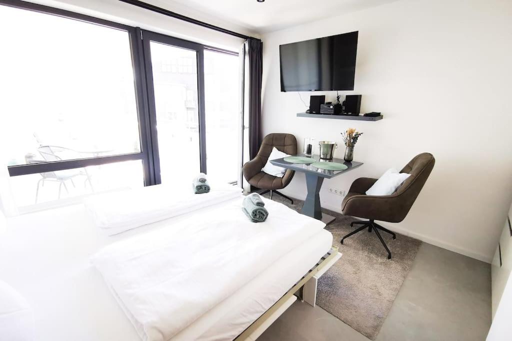 HH 05 by ROCKCHAIR - SUPERHOST Status - Modernes Apartment mit sonnigem Balkon & premium Boxspringbetten in Winterhude - Hamburg Top Geheimtipp