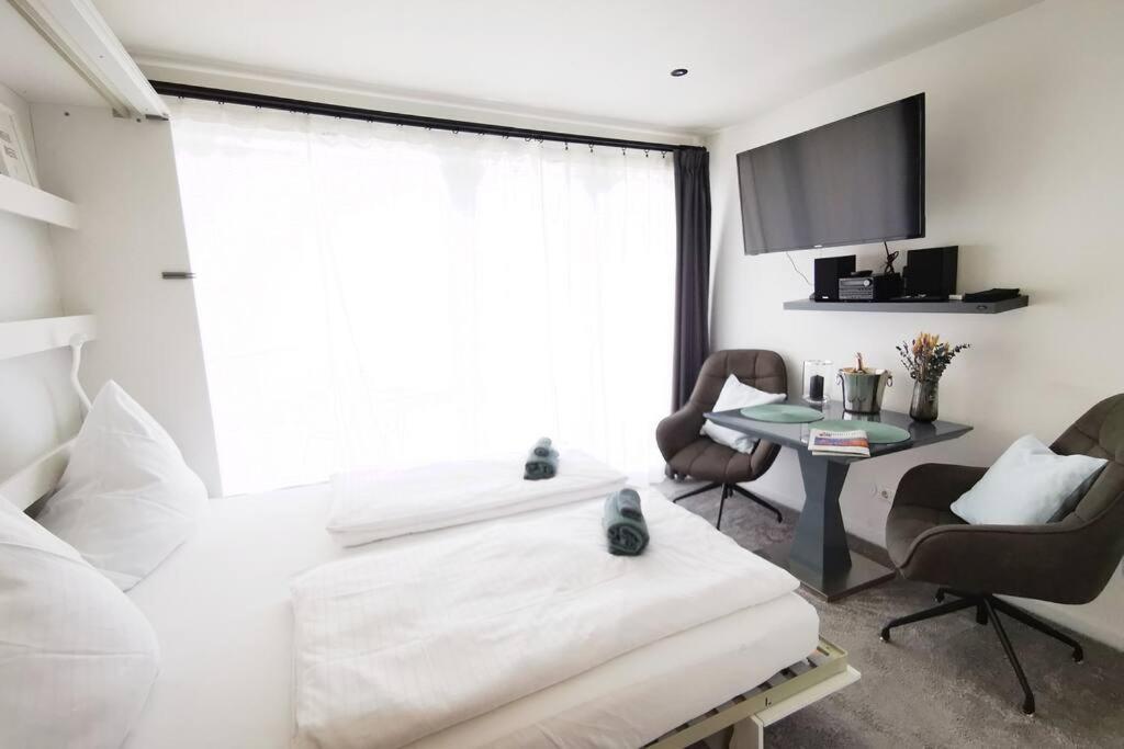HH 05 by ROCKCHAIR - SUPERHOST Status - Modernes Apartment mit sonnigem Balkon & premium Boxspringbetten in Winterhude - Hamburg Top Geheimtipp