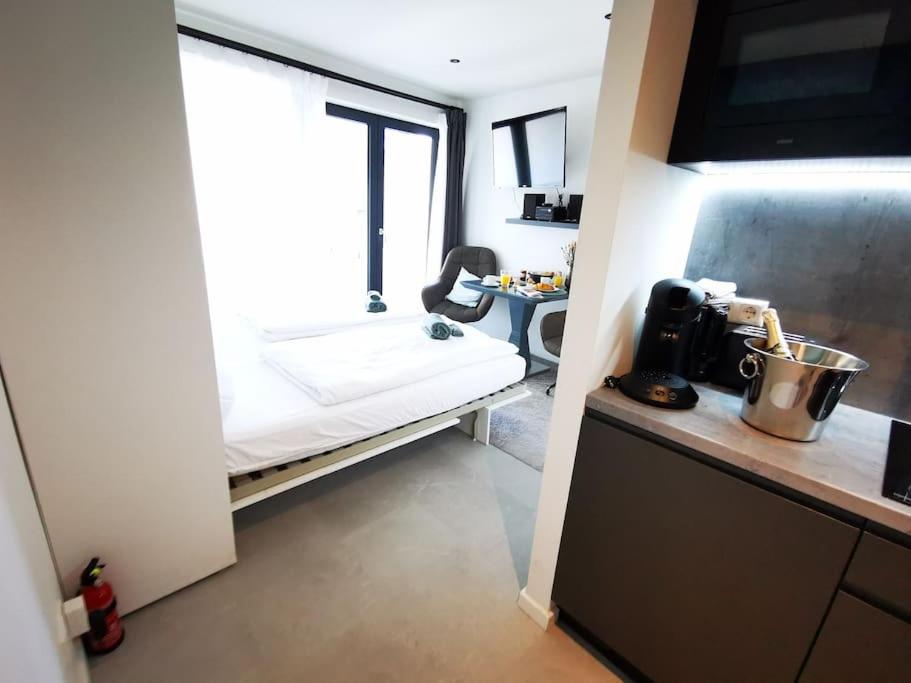 HH 05 by ROCKCHAIR - SUPERHOST Status - Modernes Apartment mit sonnigem Balkon & premium Boxspringbetten in Winterhude - Hamburg Top Geheimtipp