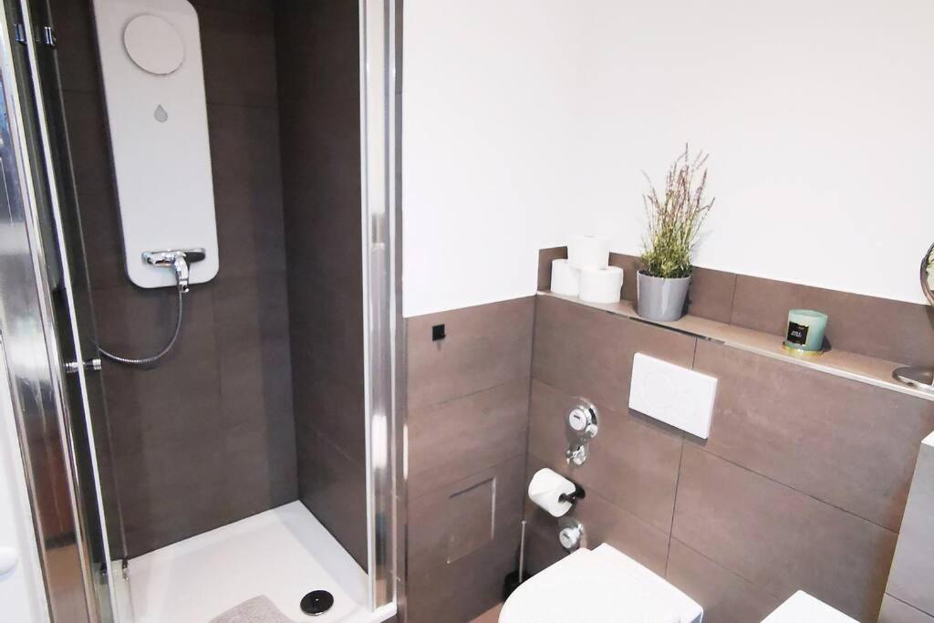 HH 05 by ROCKCHAIR - SUPERHOST Status - Modernes Apartment mit sonnigem Balkon & premium Boxspringbetten in Winterhude - Hamburg Top Geheimtipp