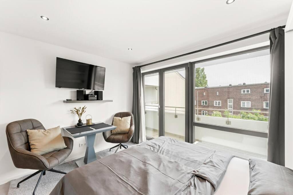 HH 05 by ROCKCHAIR - SUPERHOST Status - Modernes Apartment mit sonnigem Balkon & premium Boxspringbetten in Winterhude - Hamburg Top Geheimtipp
